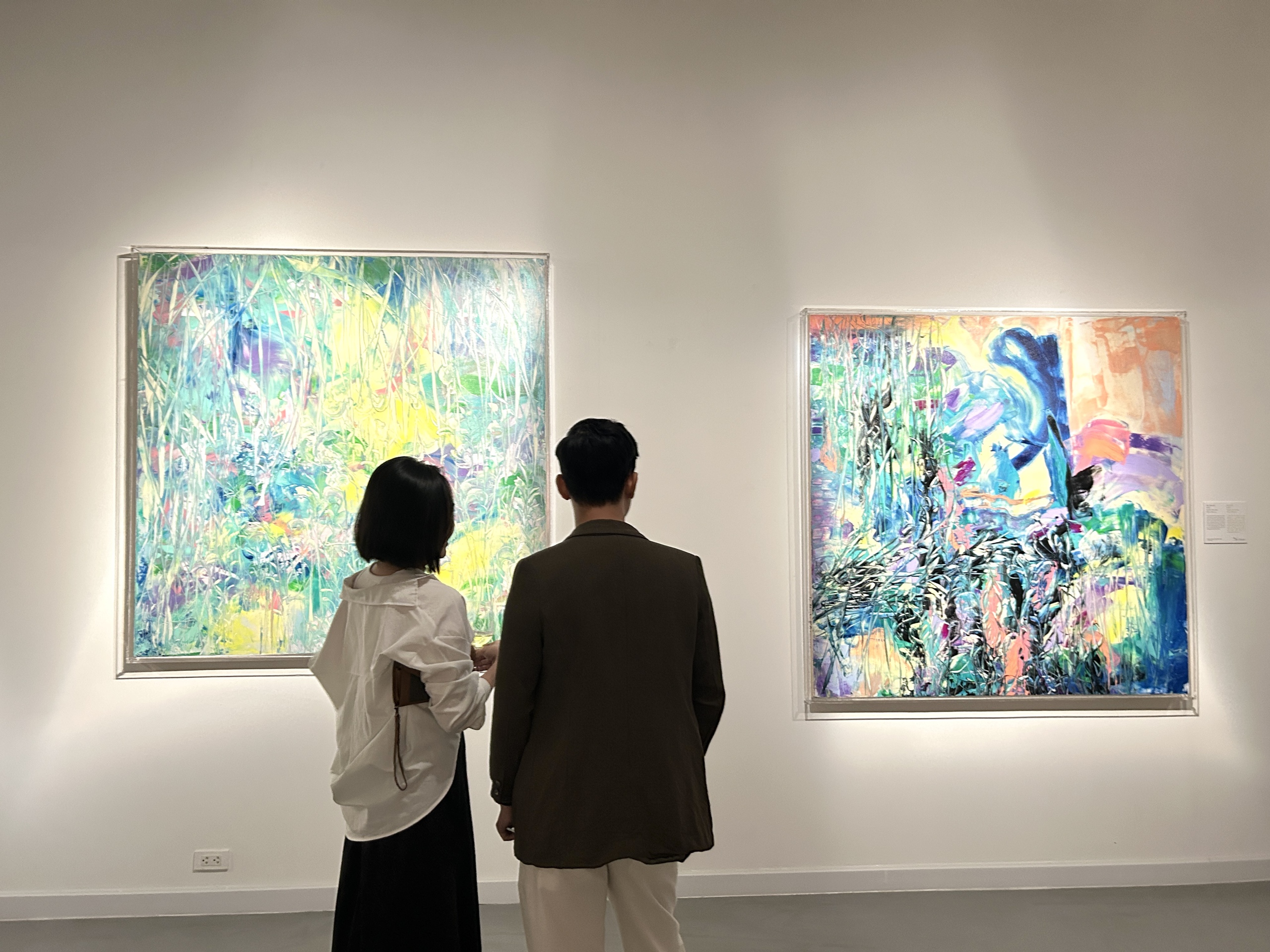 Lê Minh Khoa "chào sân" hội họa - Ảnh 2.