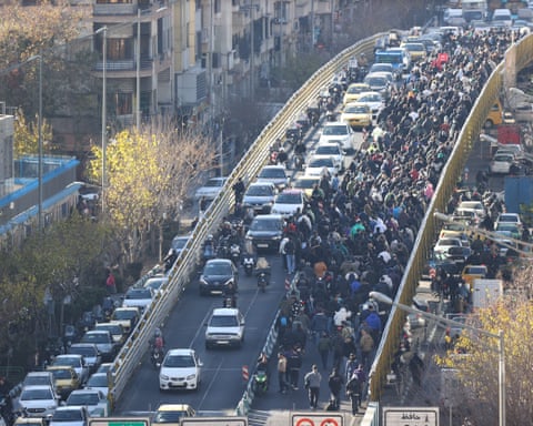 Biểu t&igrave;nh lan rộng ở Iran, hơn 45 người thiệt mạng - Ảnh 1.