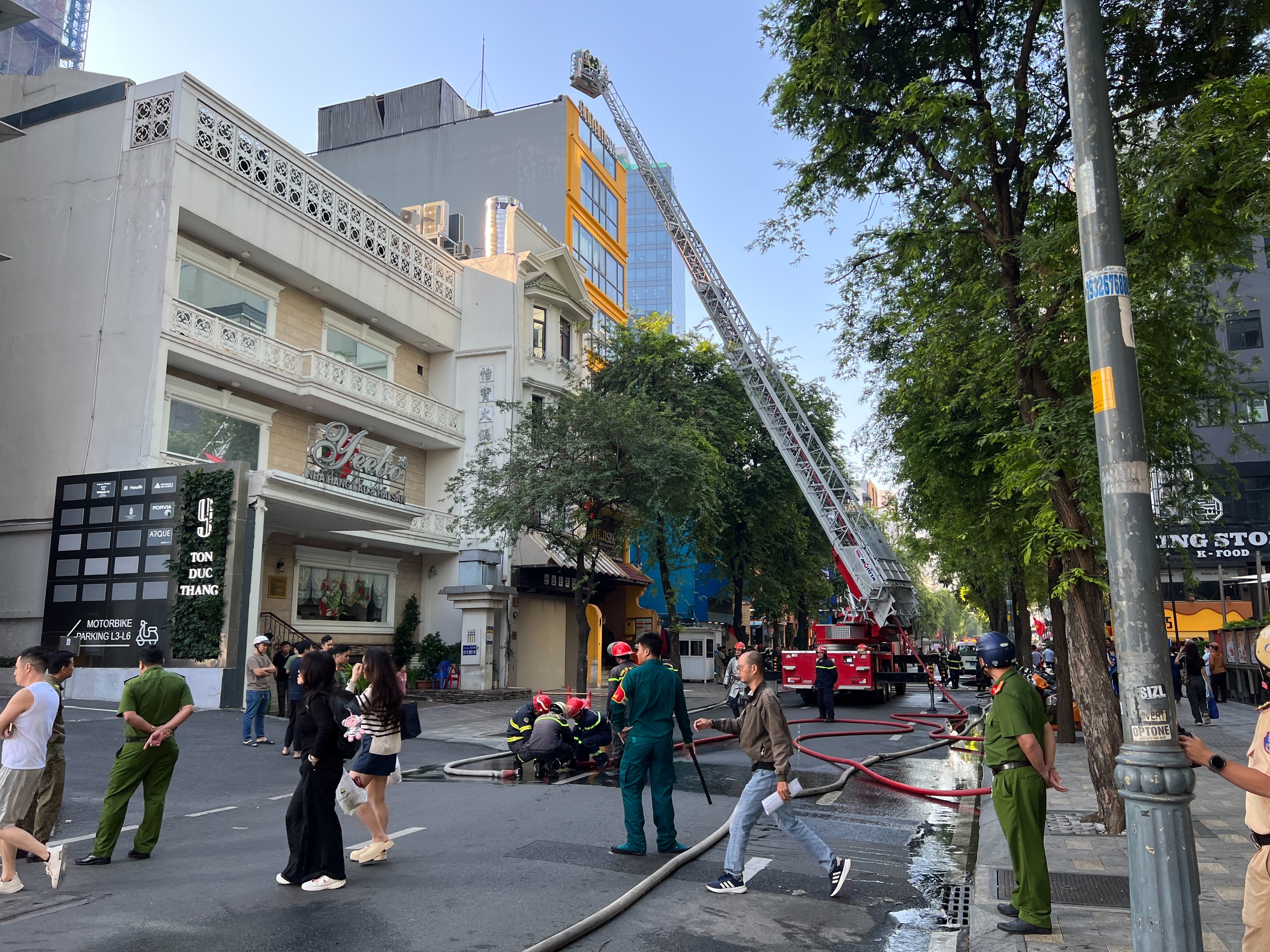 Cháy ở trung tâm TPHCM vào sáng nay - Ảnh 3.
