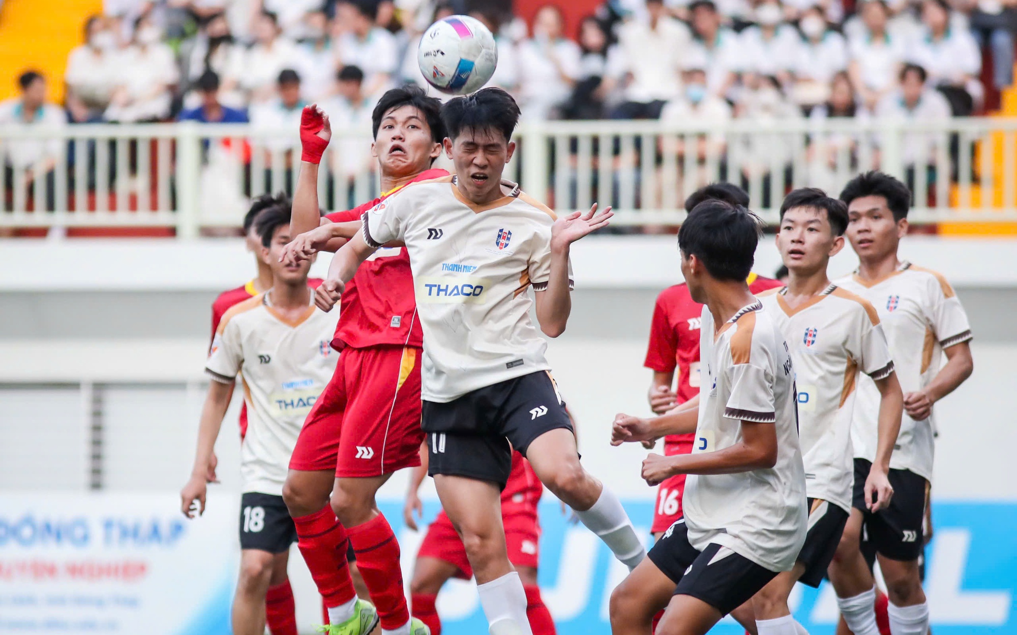 Hấp dẫn Giải bóng đá Thanh niên Sinh viên THACO cup 2026