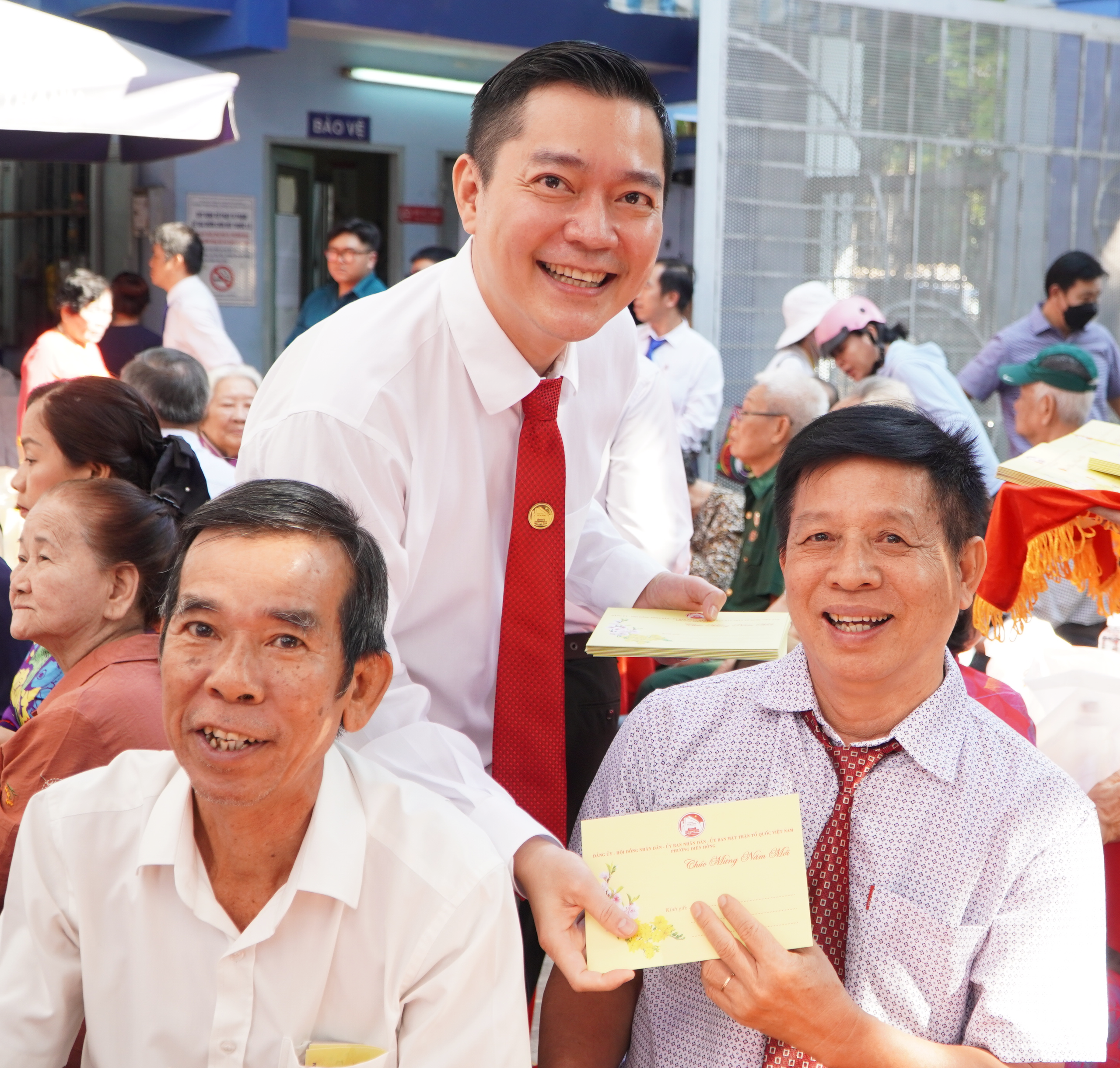 Gần 1.000 đại biểu dự họp mặt mừng Đảng, mừng xu&acirc;n của phường Di&ecirc;n Hồng - Ảnh 7.