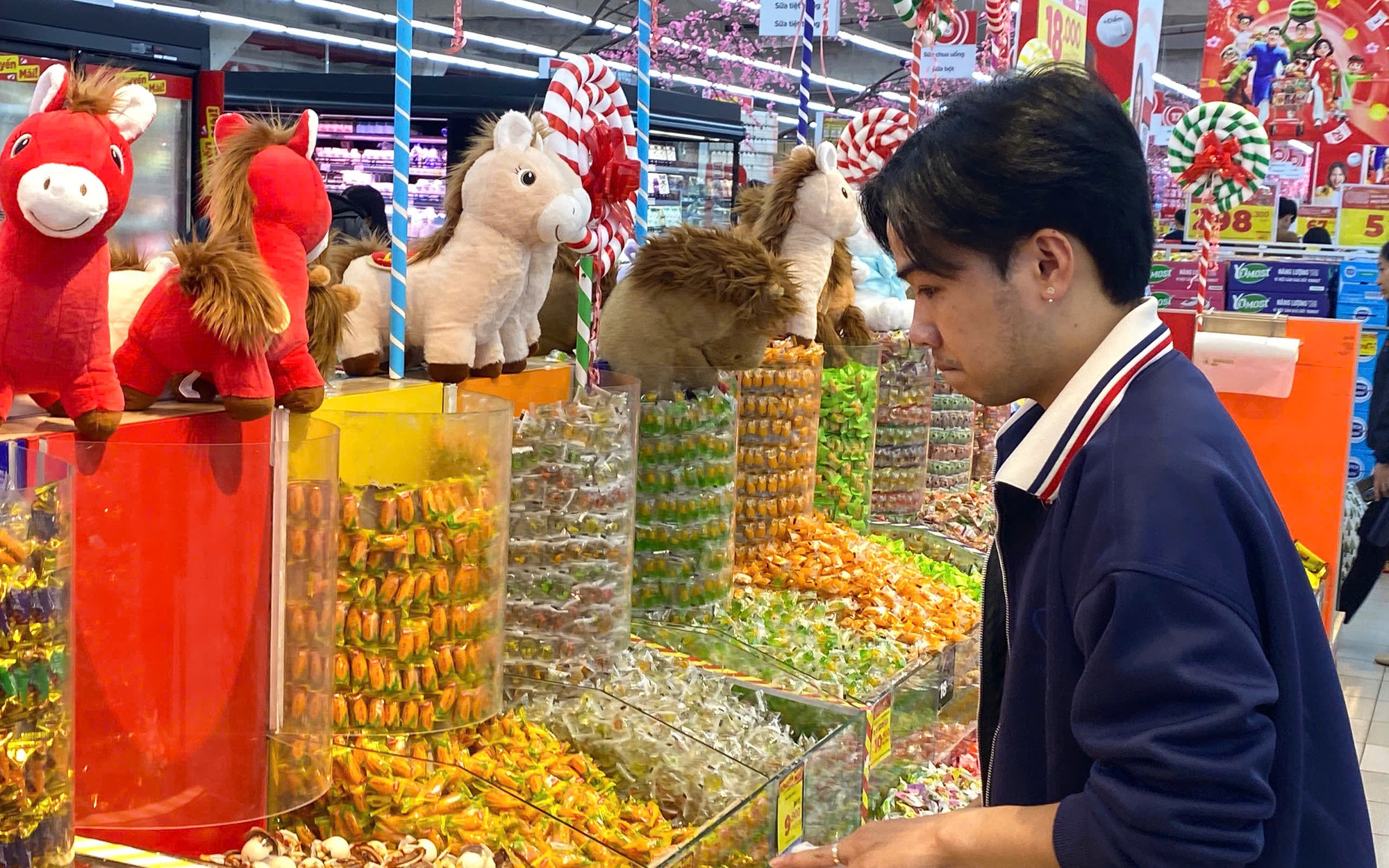 Nỗ lực kìm giá hàng hóa Tết