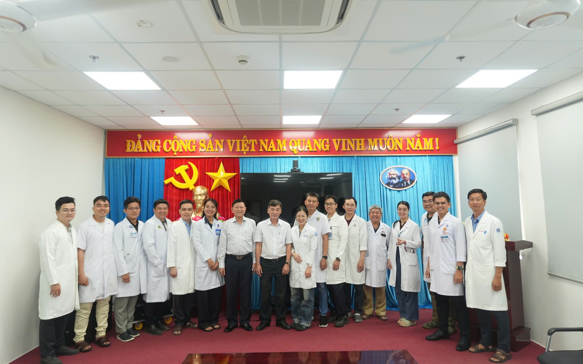 7 bác sĩ được điều động ra Côn Đảo khám chữa bệnh dịp Tết