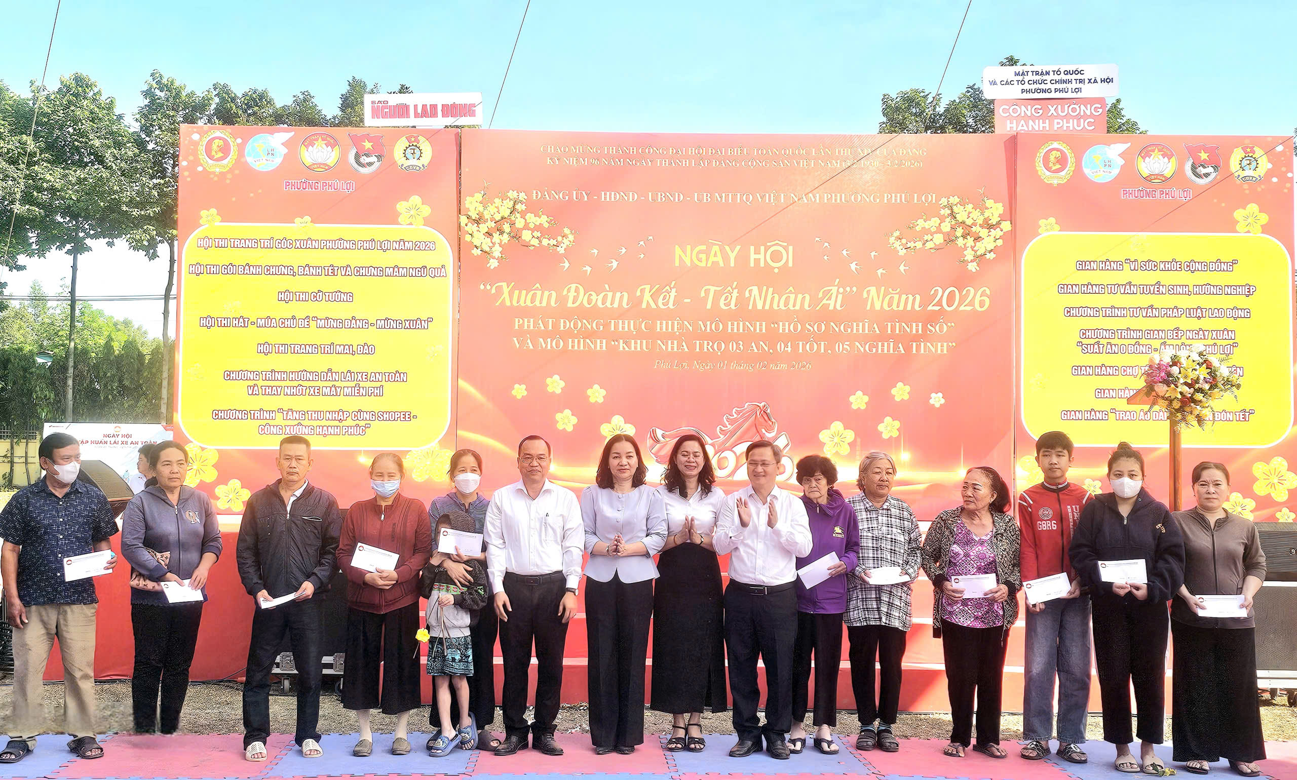 Tết đến sớm cho người nghèo tại phường Phú Lợi với quà tặng ý nghĩa - Ảnh 2.