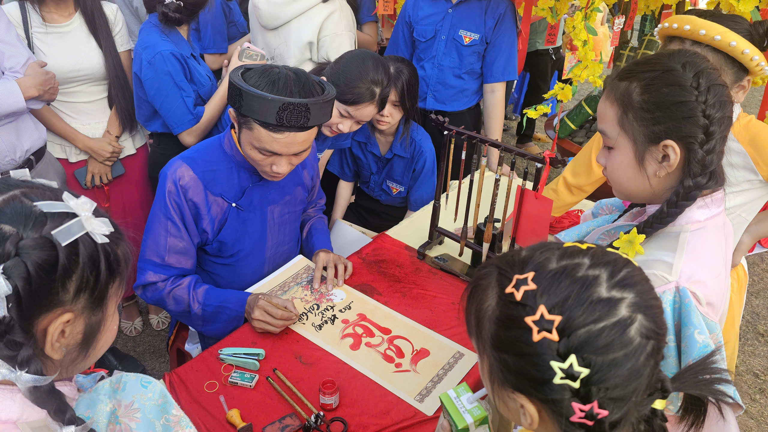 Tết đến sớm cho người nghèo tại phường Phú Lợi với quà tặng ý nghĩa - Ảnh 6.