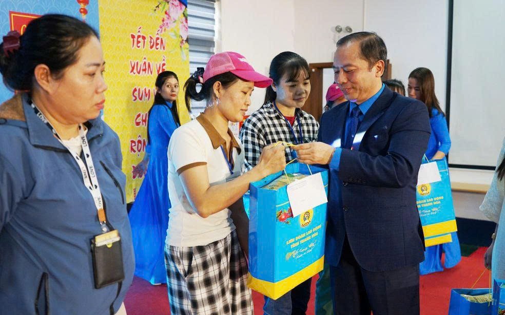 Công đoàn Thanh Hóa phối hợp chăm lo Tến đến người lao động