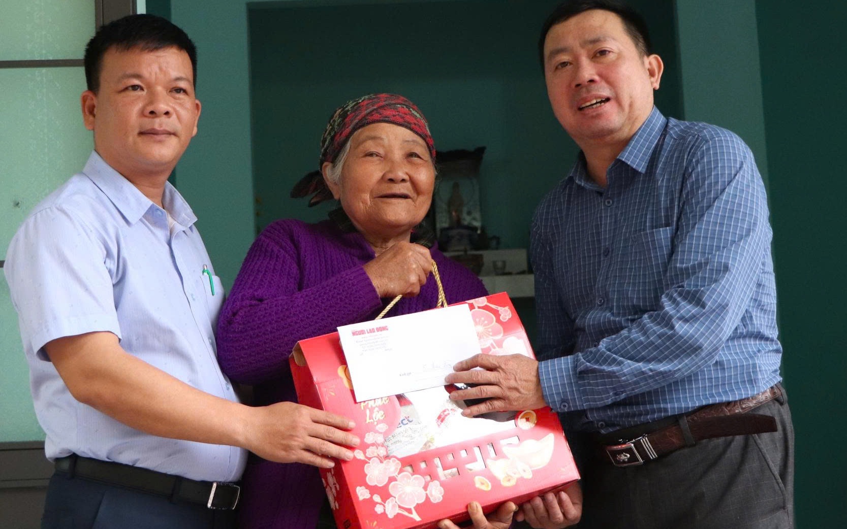 "Trái tim miền Trung" tiếp thêm hơi ấm cho người dân vùng lũ Hà Nha những ngày giáp Tết