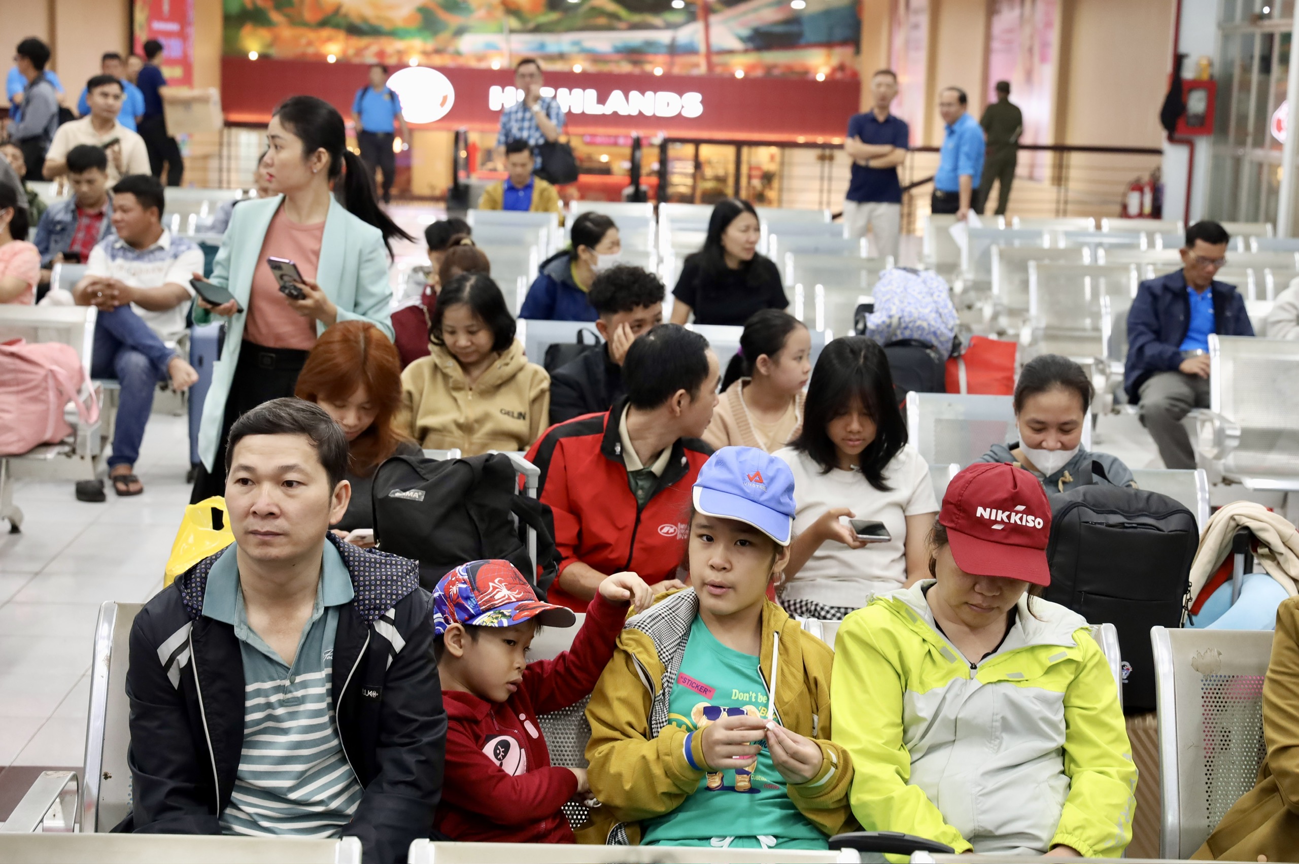 Rộn r&agrave;ng chuyến t&agrave;u nghĩa t&igrave;nh đưa c&ocirc;ng nh&acirc;n - lao động về qu&ecirc; đ&oacute;n Tết - Ảnh 3.