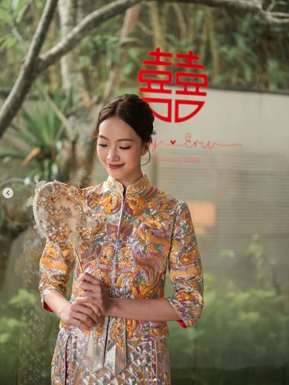 "Nữ thần ch&acirc;n d&agrave;i" b&iacute; mật cưới người t&igrave;nh l&acirc;u năm - Ảnh 1.