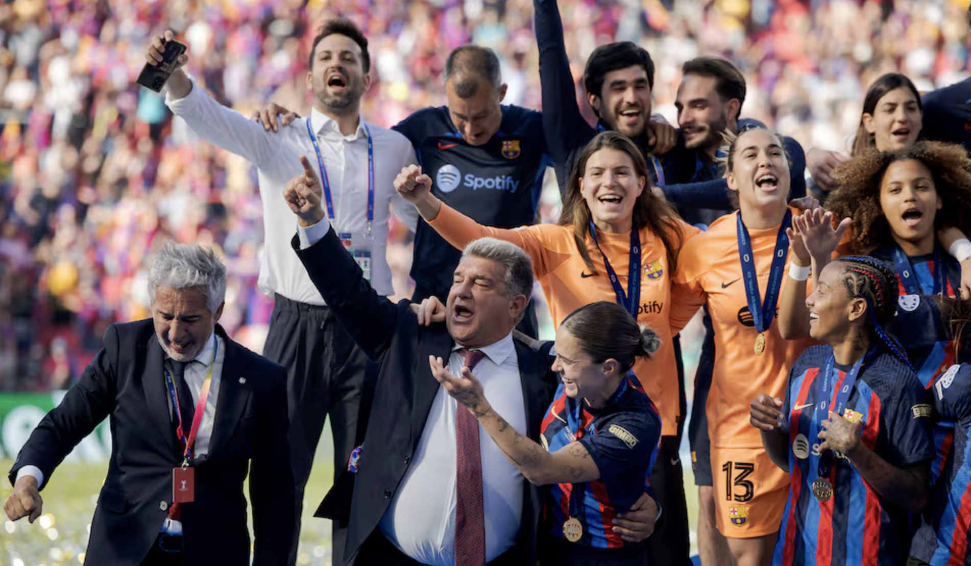Joan Laporta rời ghế chủ tịch FC Barcelona chờ tái tranh cử - Ảnh 4.