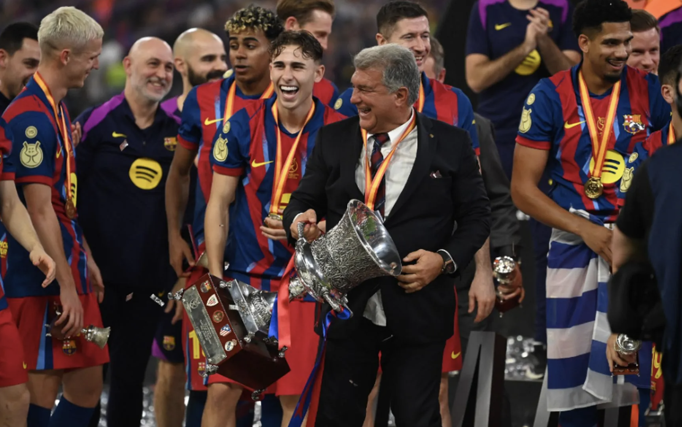 Joan Laporta rời ghế chủ tịch FC Barcelona chờ tái tranh cử - Ảnh 2.