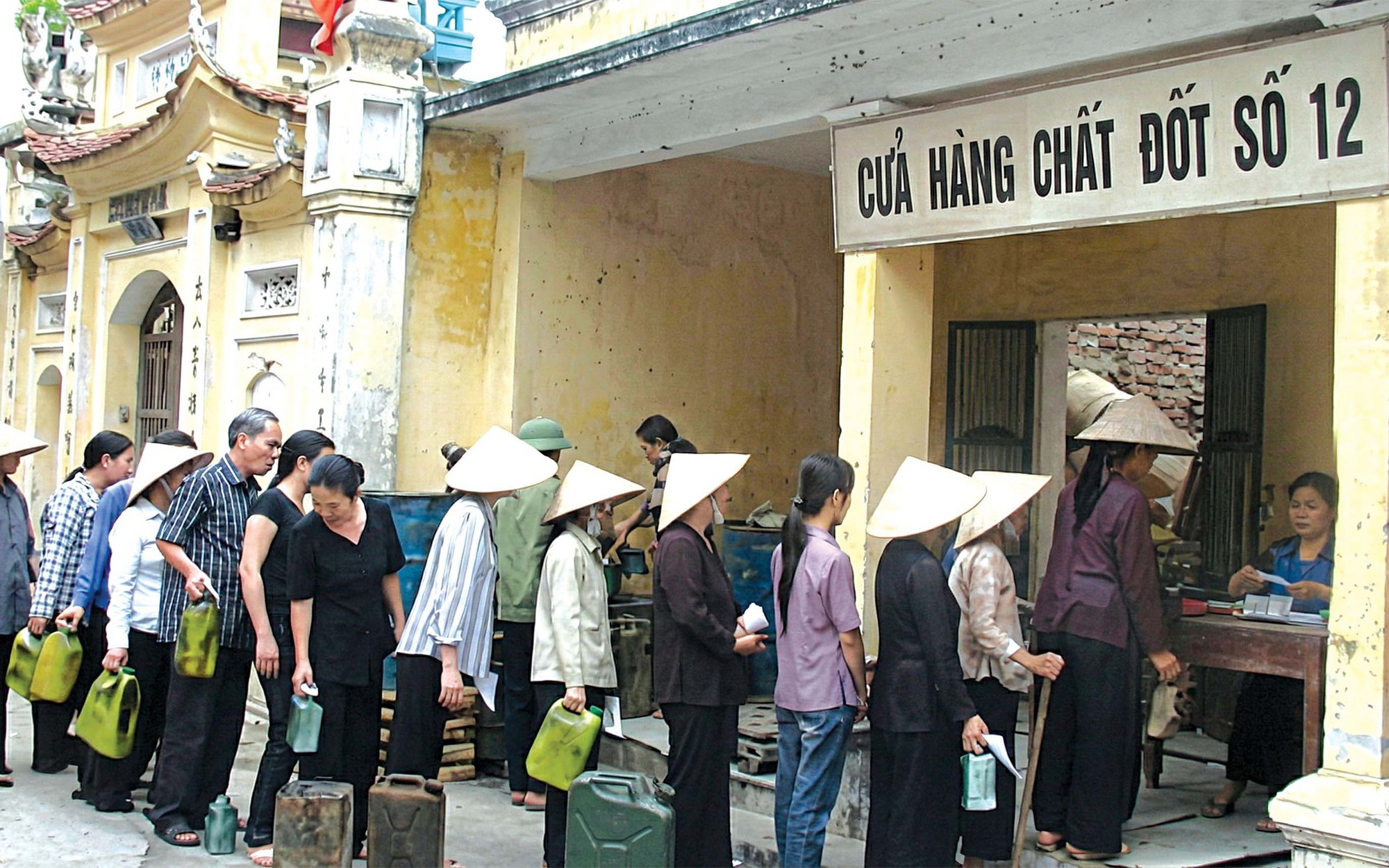 Thời bao cấp v&agrave; chuyện người trong cuộc - Ảnh 2.
