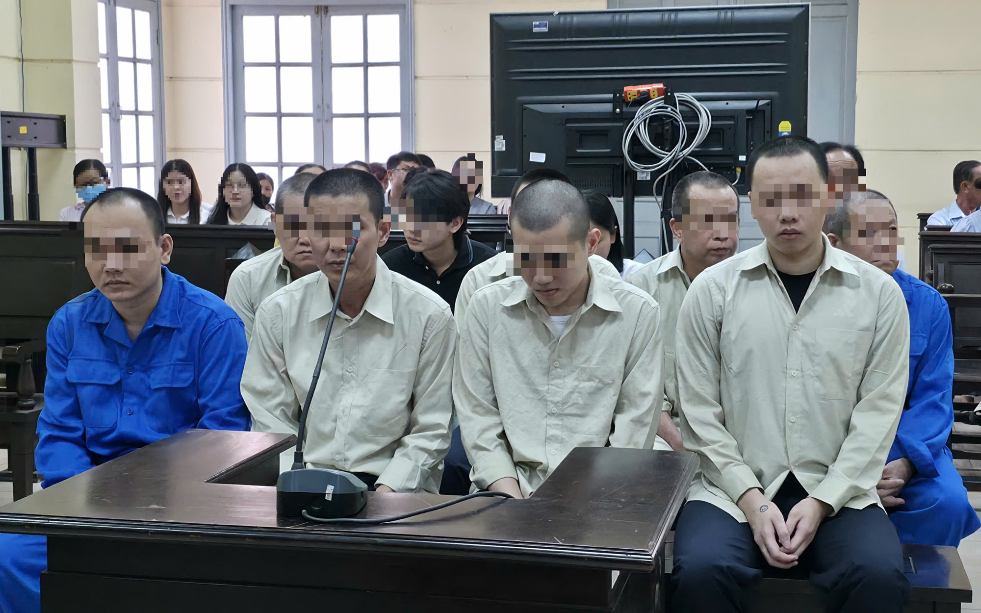 Khiêng quan tài quay clip trước chợ Bến Thành, nhóm 11 người lãnh án tù