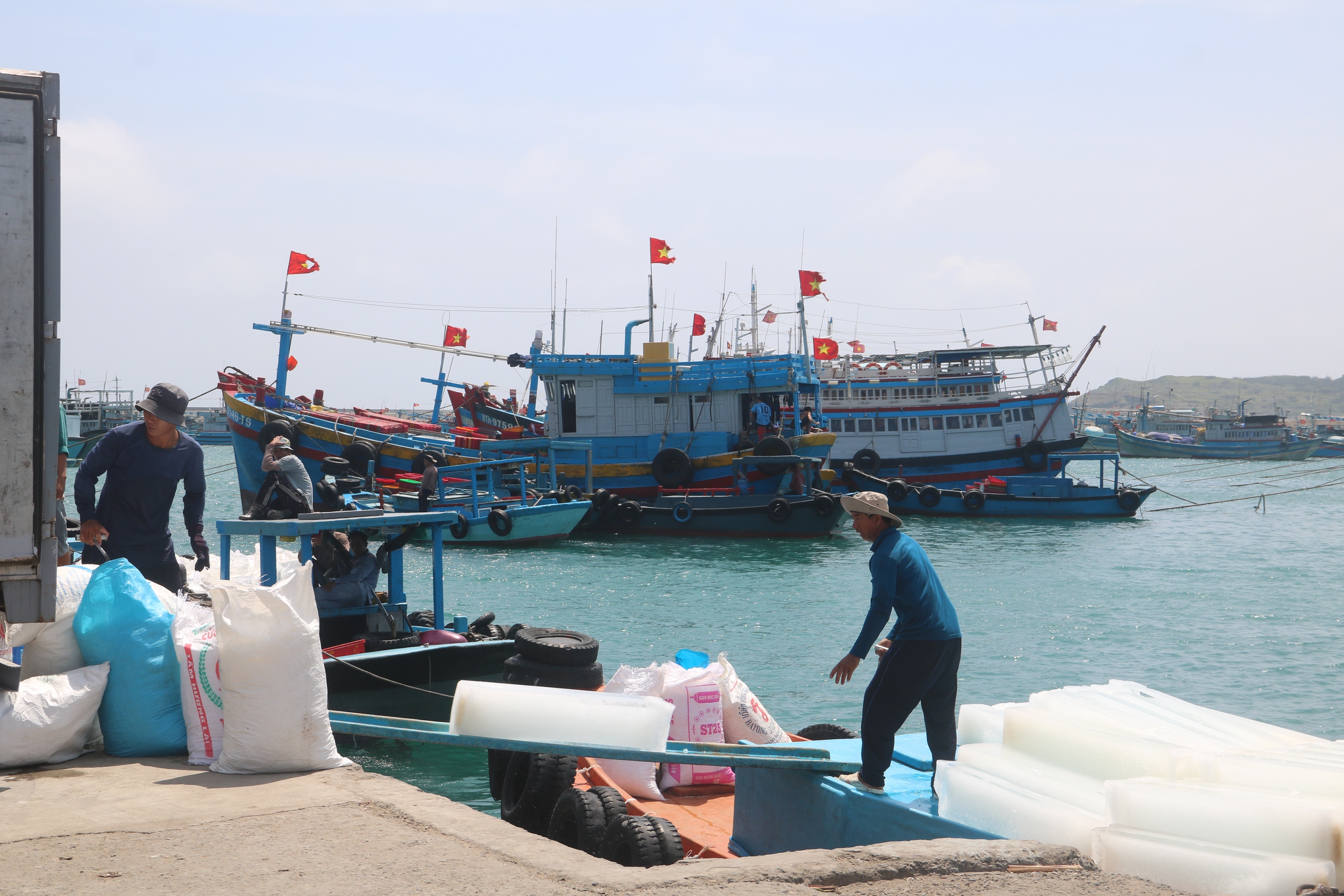 Ph&uacute; Qu&yacute; từ &ldquo;ph&aacute;o đ&agrave;i xanh&rdquo; đến cực tăng trưởng mới giữa biển khơi - Ảnh 2.
