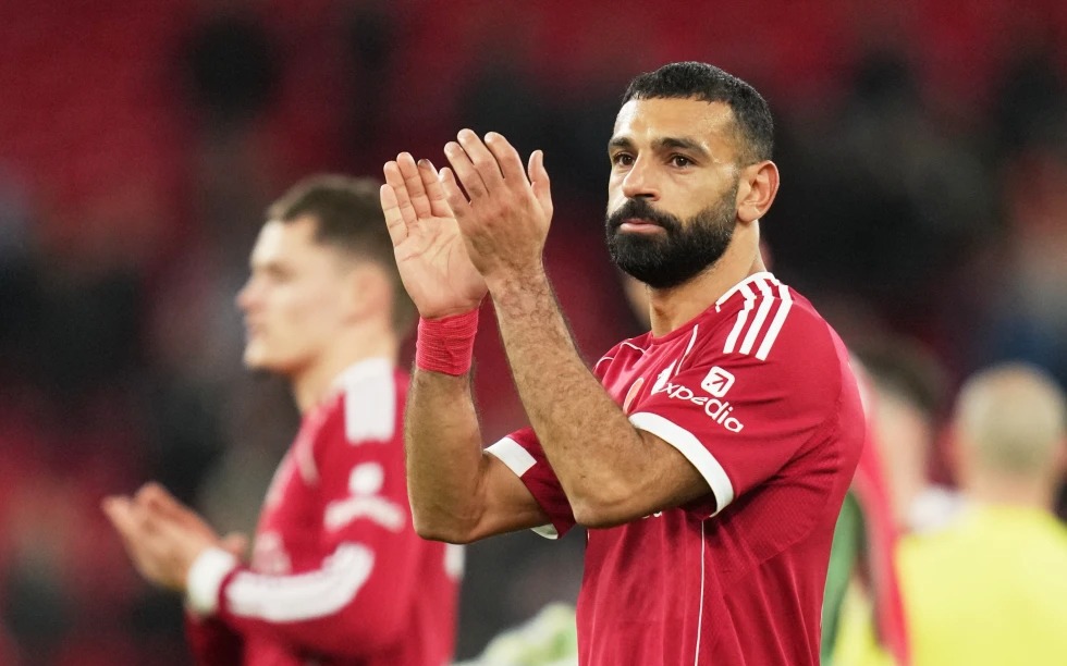 Liverpool sa sút vì "gậy ông đập lưng ông"