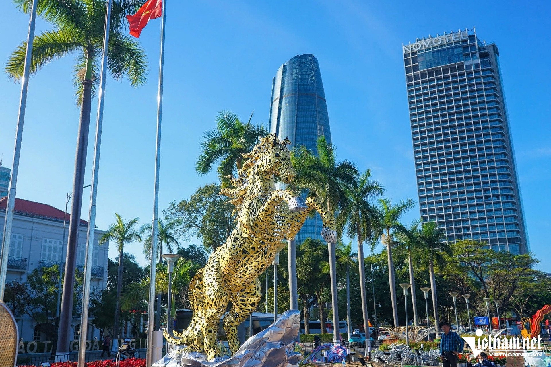 Linh vật ngựa Tết B&iacute;nh Ngọ 2026 g&acirc;y sốt với phong c&aacute;ch độc đ&aacute;o v&agrave; s&aacute;ng tạo - Ảnh 1.