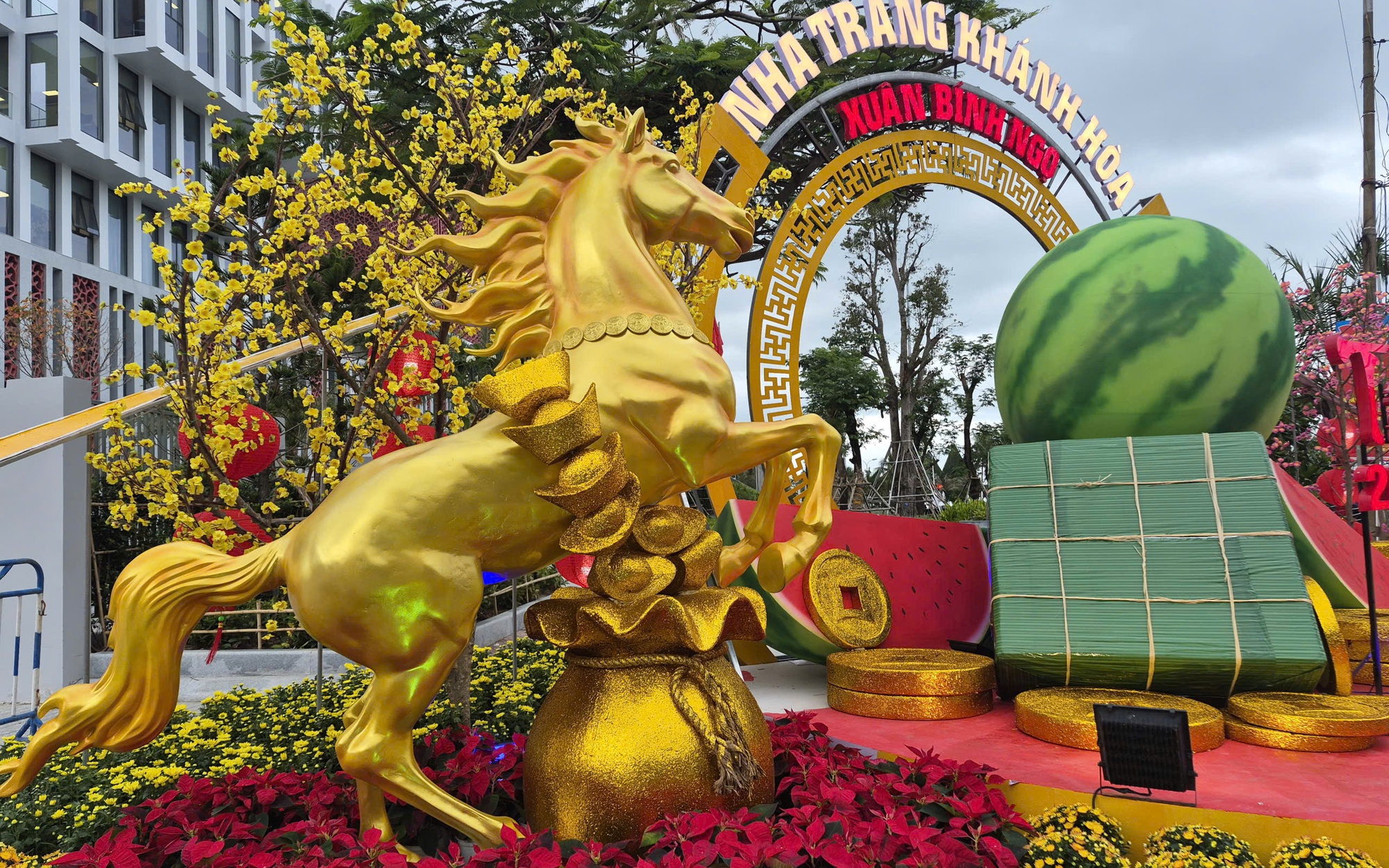 Lộ diện đàn linh vật ngựa vàng, ngựa bạc của Nha Trang - Khánh Hòa