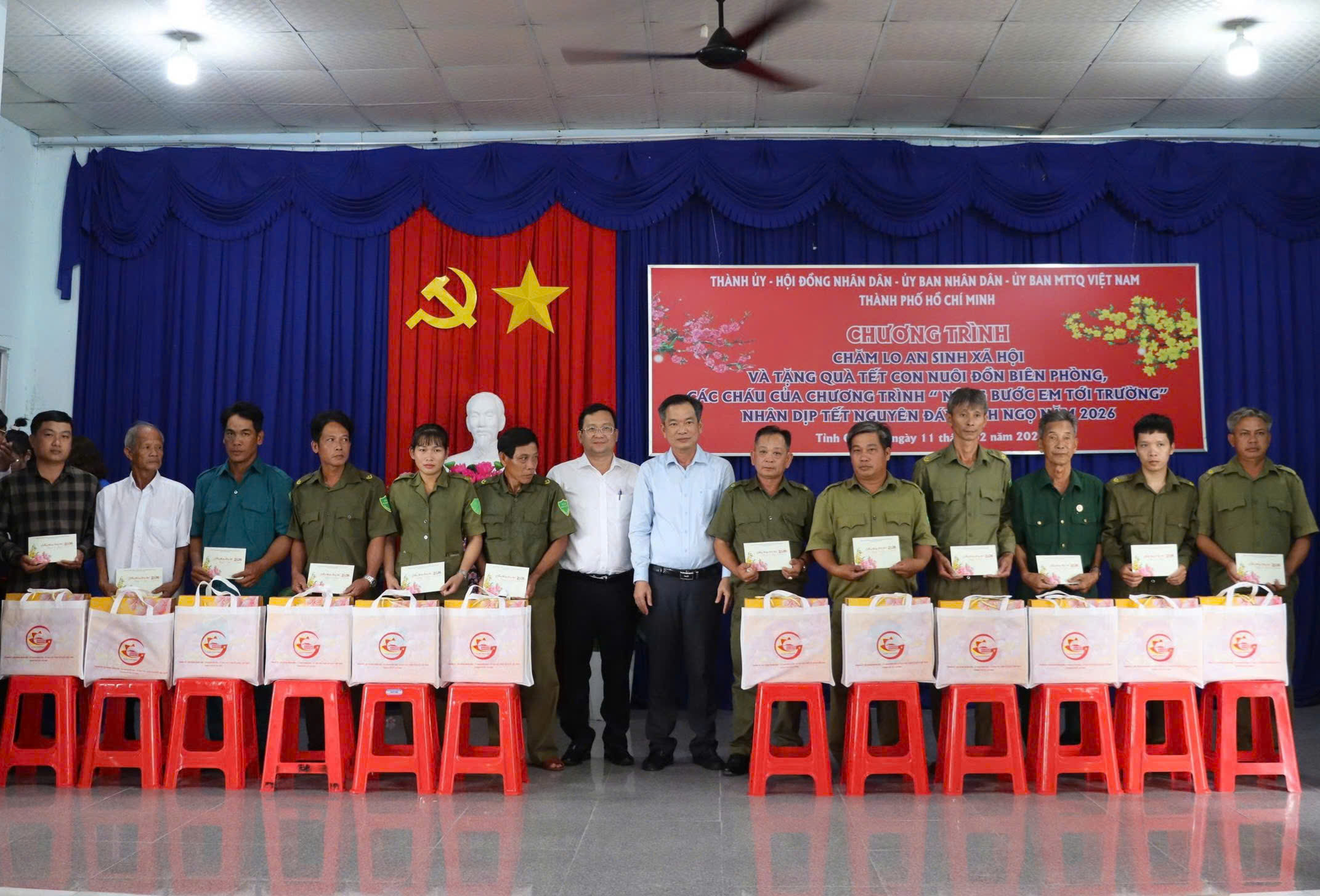 Nhiều hoạt động ý nghĩa của lãnh đạo Thành ủy TPHCM tại Cà Mau - Ảnh 14.