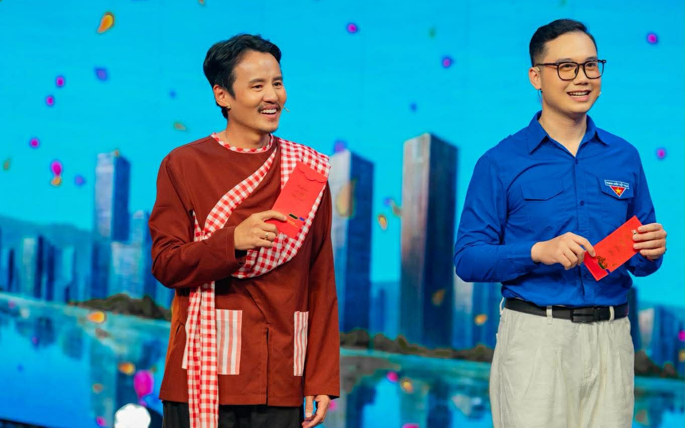 Hồ Quang Mẫn hóa thân thành "Táo Nông nghiệp" trong chương trình xuân