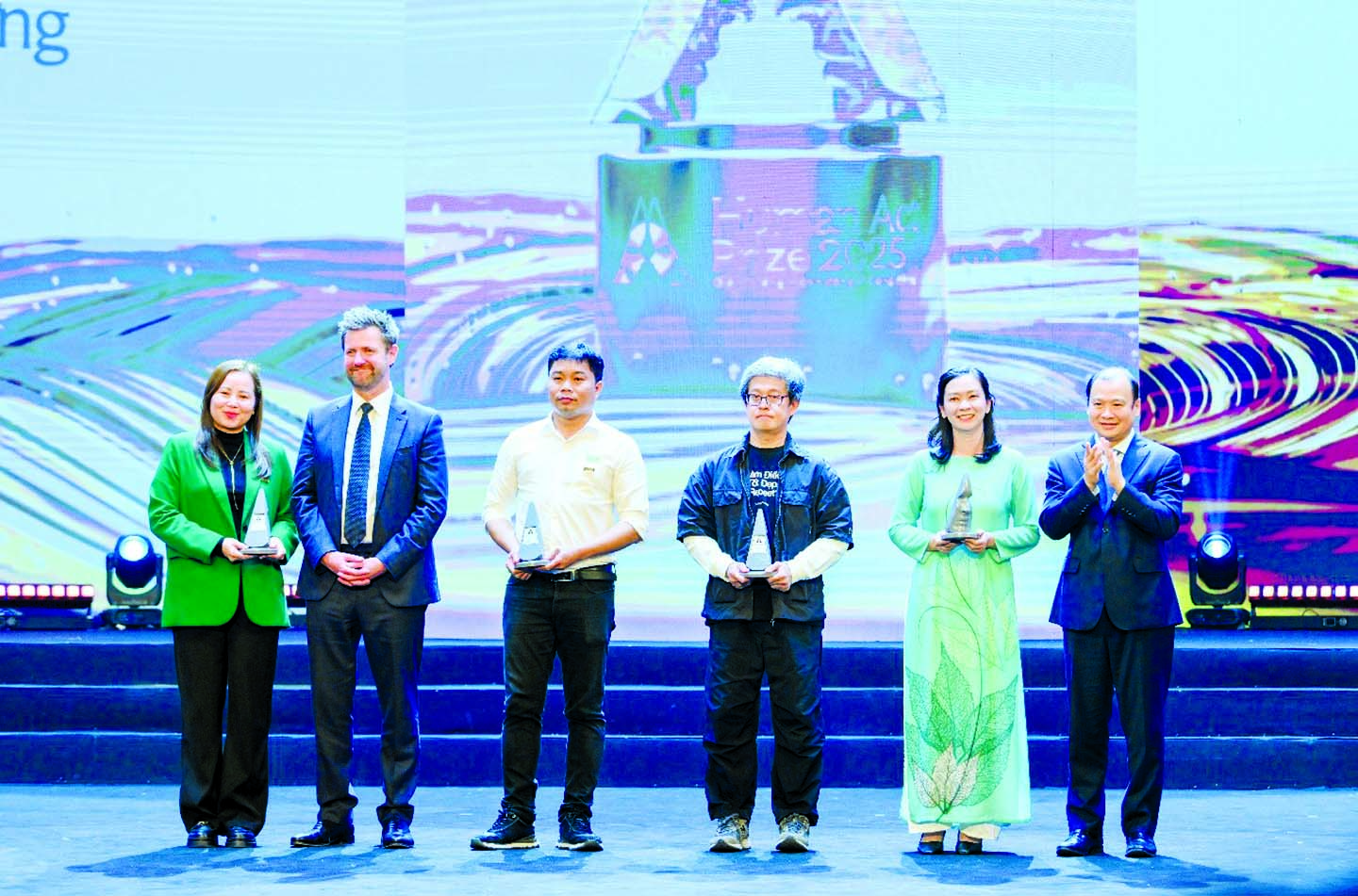 HEINEKEN Việt Nam 35 năm tiên phong vì một Việt Nam tốt đẹp hơn - Ảnh 1.