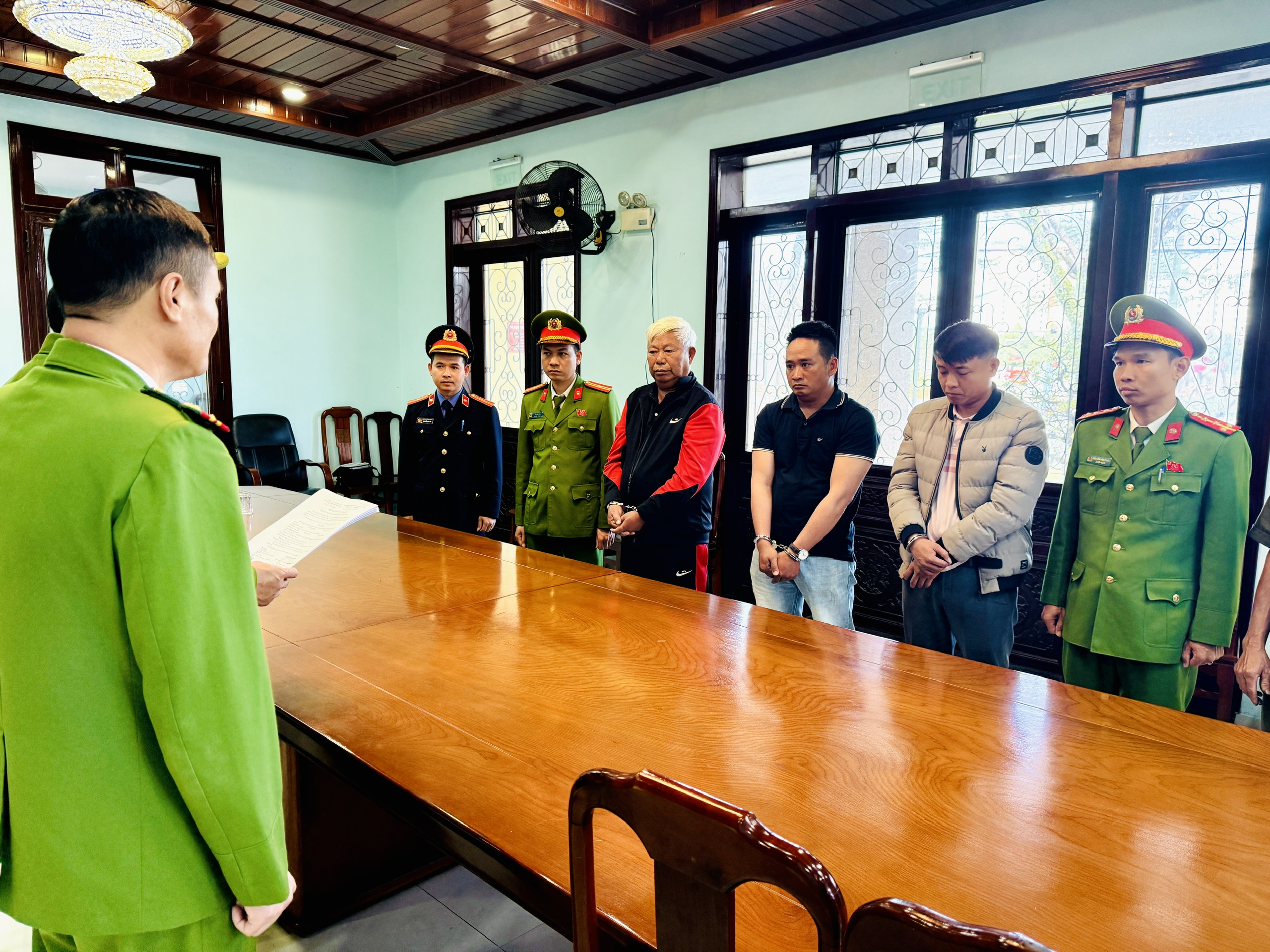 Từ thông tin trên không gian mạng, công an phá chuyên án trục lợi khai thác cao lanh - Ảnh 1.