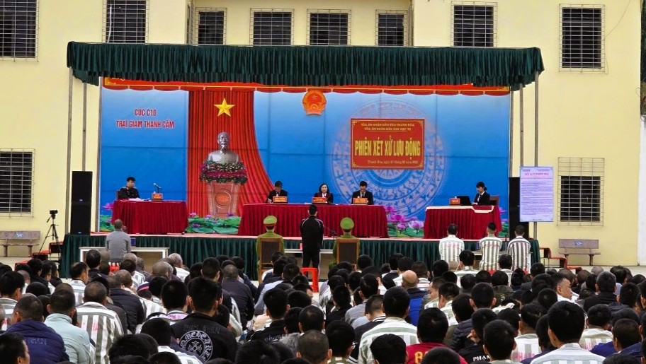 Tranh c&atilde;i nhau về một bộ phim, ch&eacute;m bạn t&ugrave; trọng thương - Ảnh 1.