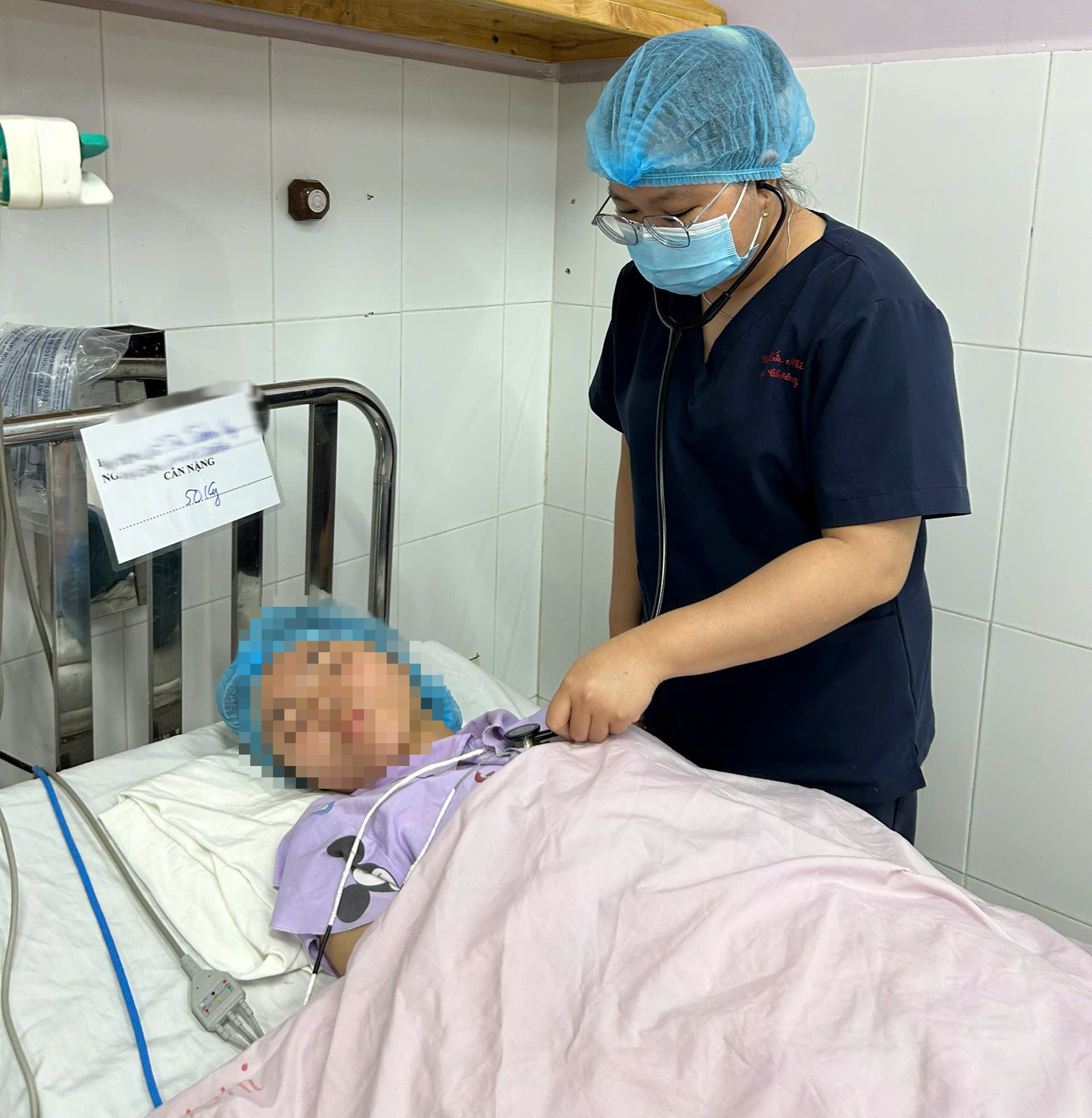 Cả gia đình nhập viện sau bữa cơm cá biển vì ngộ độc Ciguatoxin - Ảnh 1.