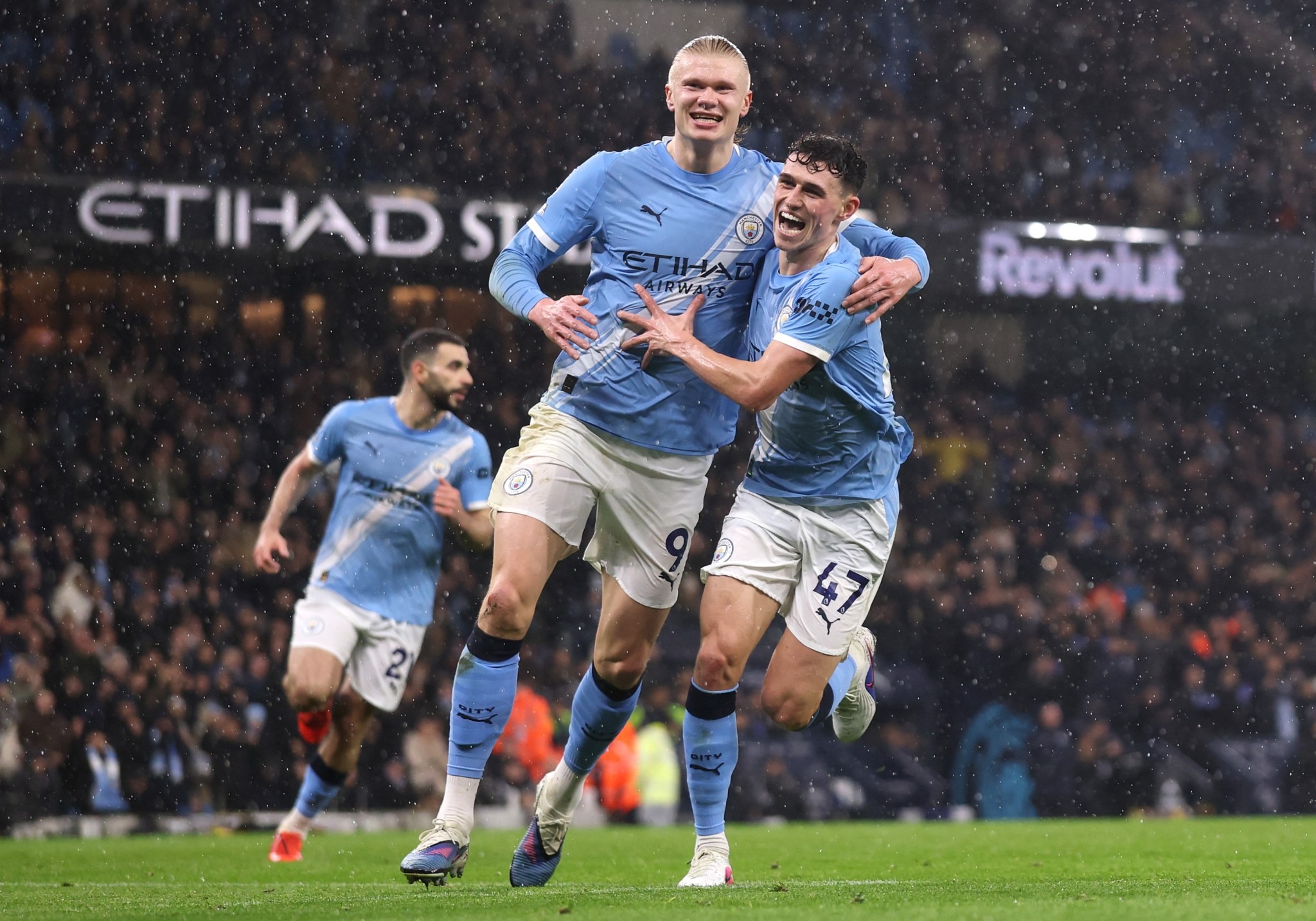 Haaland chạm cột mốc vĩ đại, Man City “phả hơi nóng” vào Arsenal - Ảnh 1.