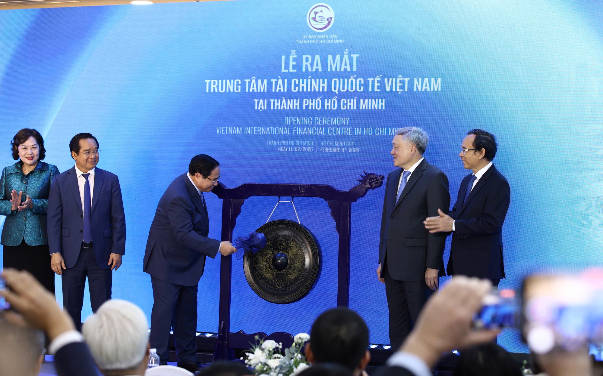 Thủ tướng đánh cồng chính thức ra mắt Trung tâm tài chính quốc tế Việt Nam tại TPHCM