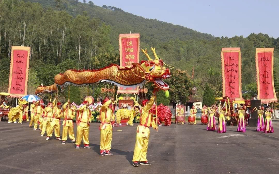SÔI ĐỘNG MÙA LỄ HỘI: Du xuân xứ Nghệ