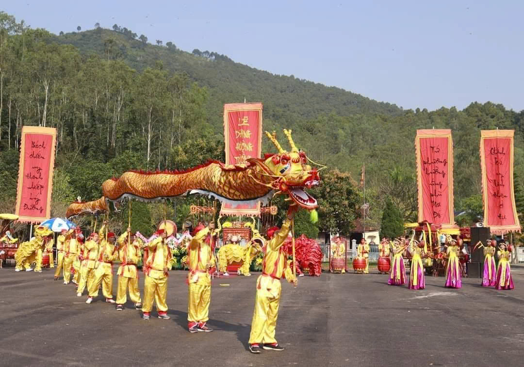S&Ocirc;I ĐỘNG M&Ugrave;A LỄ HỘI: Du xu&acirc;n xứ Nghệ - Ảnh 1.