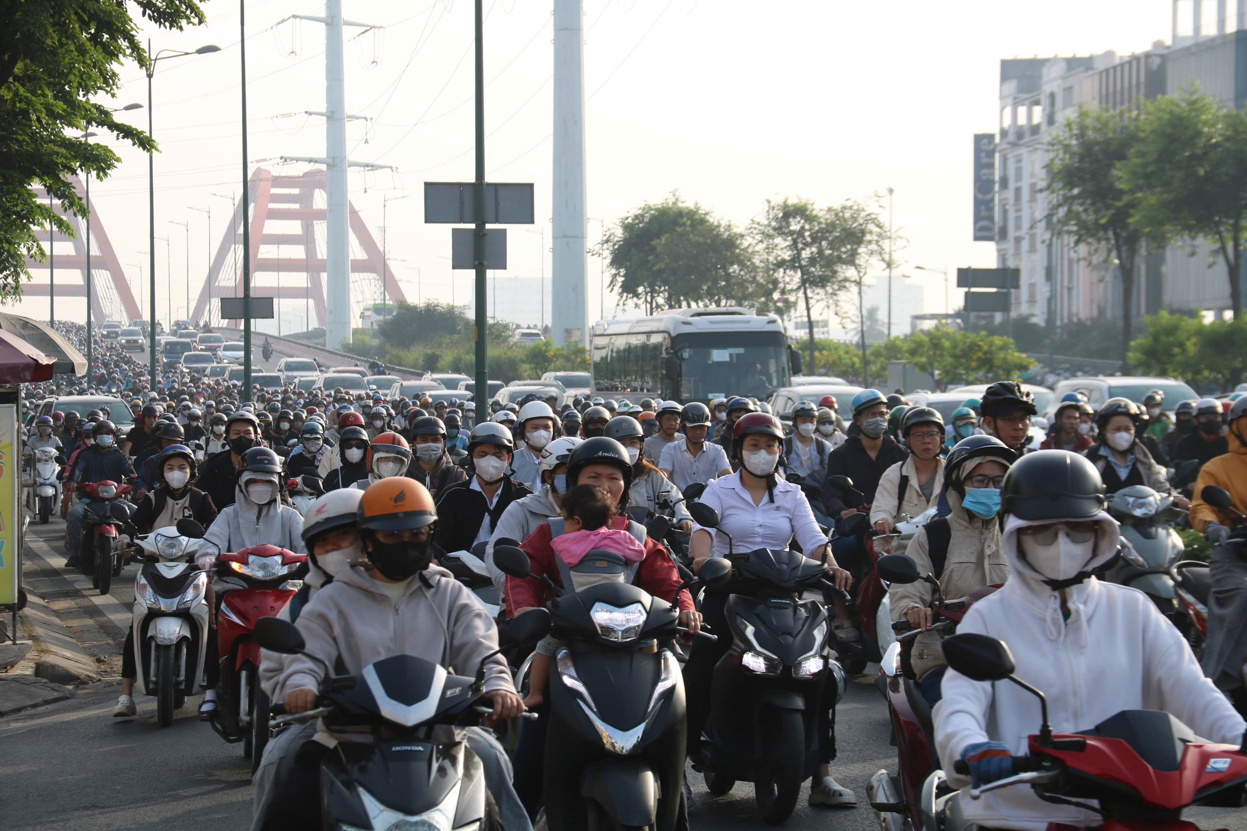 C&ocirc;ng an TPHCM khuyến c&aacute;o 36 lộ tr&igrave;nh "&iacute;t" bị &ugrave;n tắc giao th&ocirc;ng - Ảnh 1.