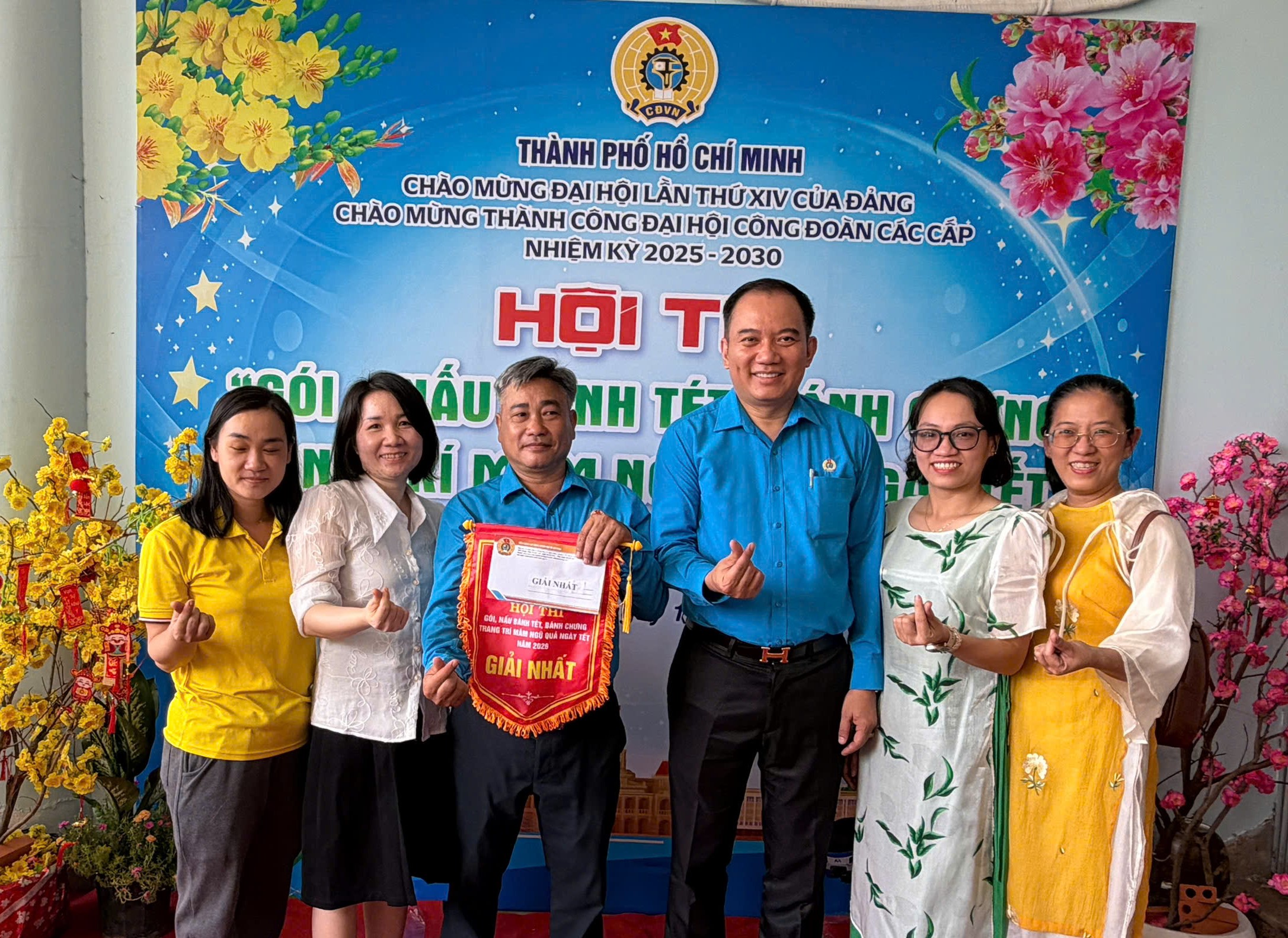 Tết kh&ocirc;ng xa nh&agrave; ấp &aacute;p của người lao động kh&oacute; khăn - Ảnh 7.