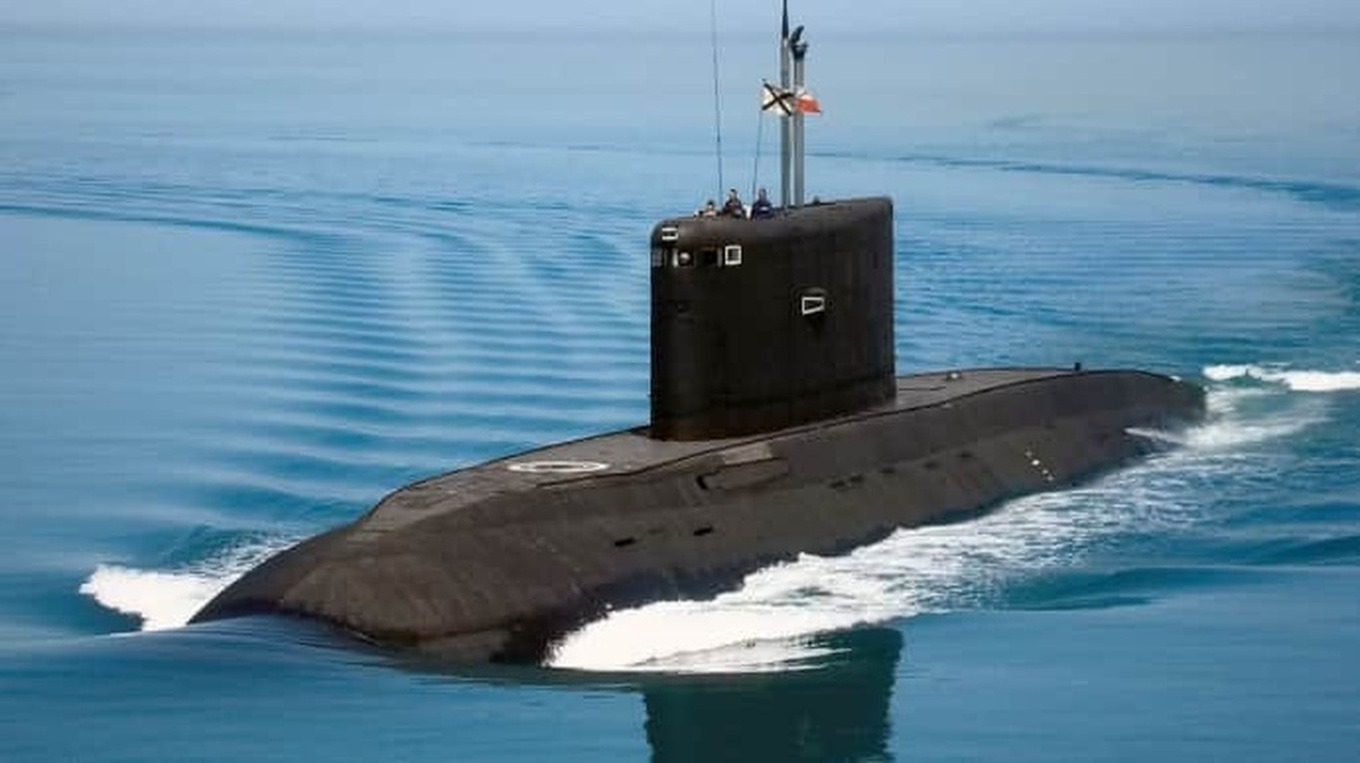 Tàu ngầm Nga “mất tích bí ẩn” tại biển Đen, Ukraine đỡ hứng tên lửa hành trình - Ảnh 2.