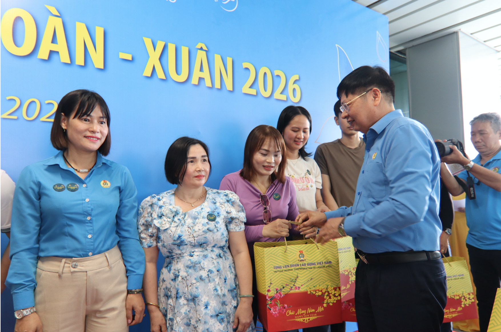 Chuyến bay Công đoàn đưa hơn 1.050 công nhân về quê đón Tết - Ảnh 6.