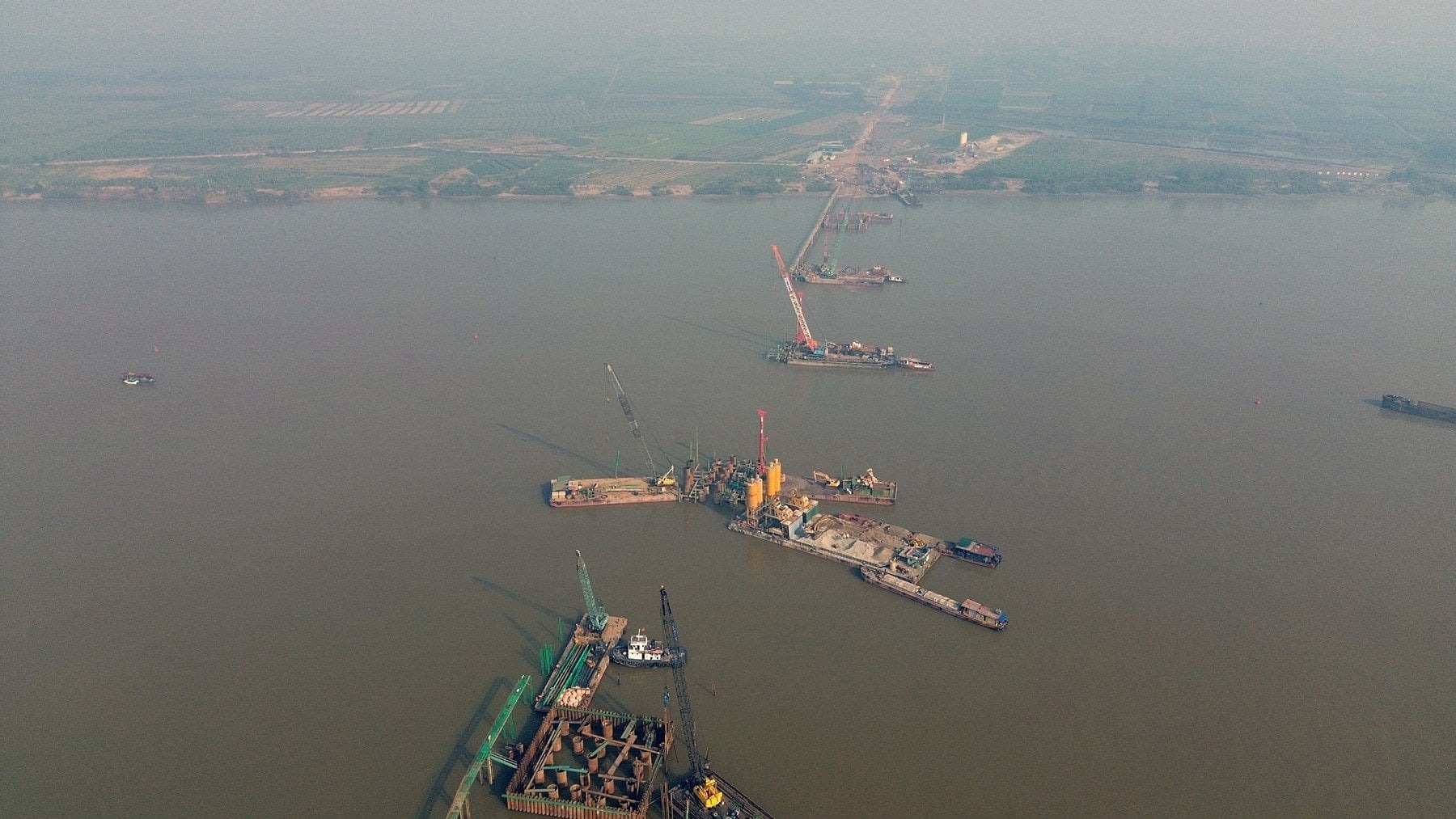 C&ocirc;ng nh&acirc;n b&aacute;m c&ocirc;ng trường trọng điểm, l&agrave;m việc xuy&ecirc;n Tết B&iacute;nh Ngọ 2026 - Ảnh 6.
