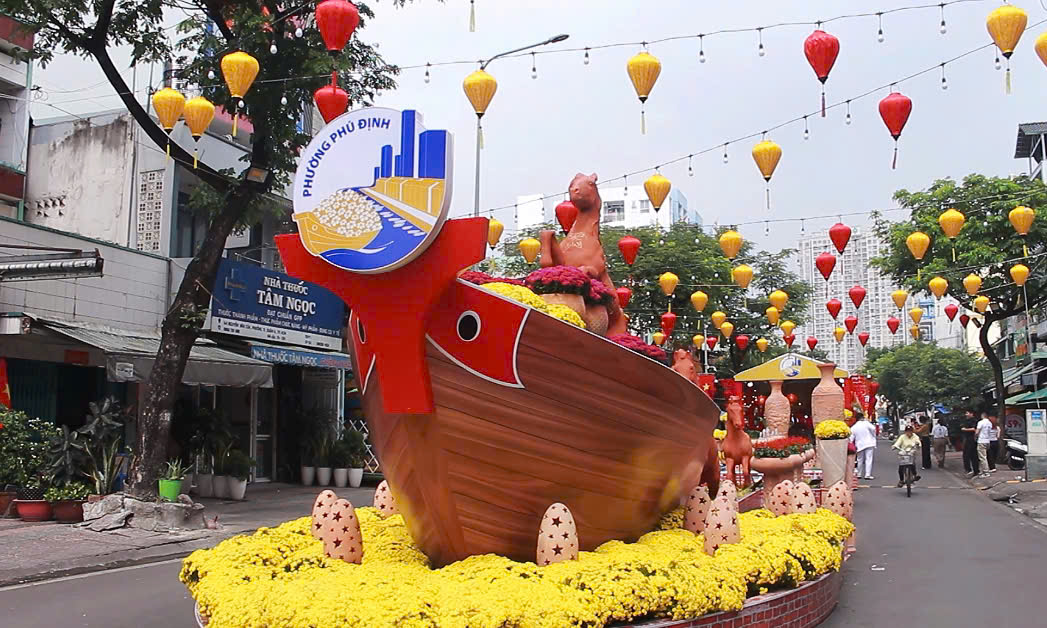 Không khí rộn ràng trước giờ khai mạc Chợ hoa xuân "Trên bến dưới thuyền" - Ảnh 5.