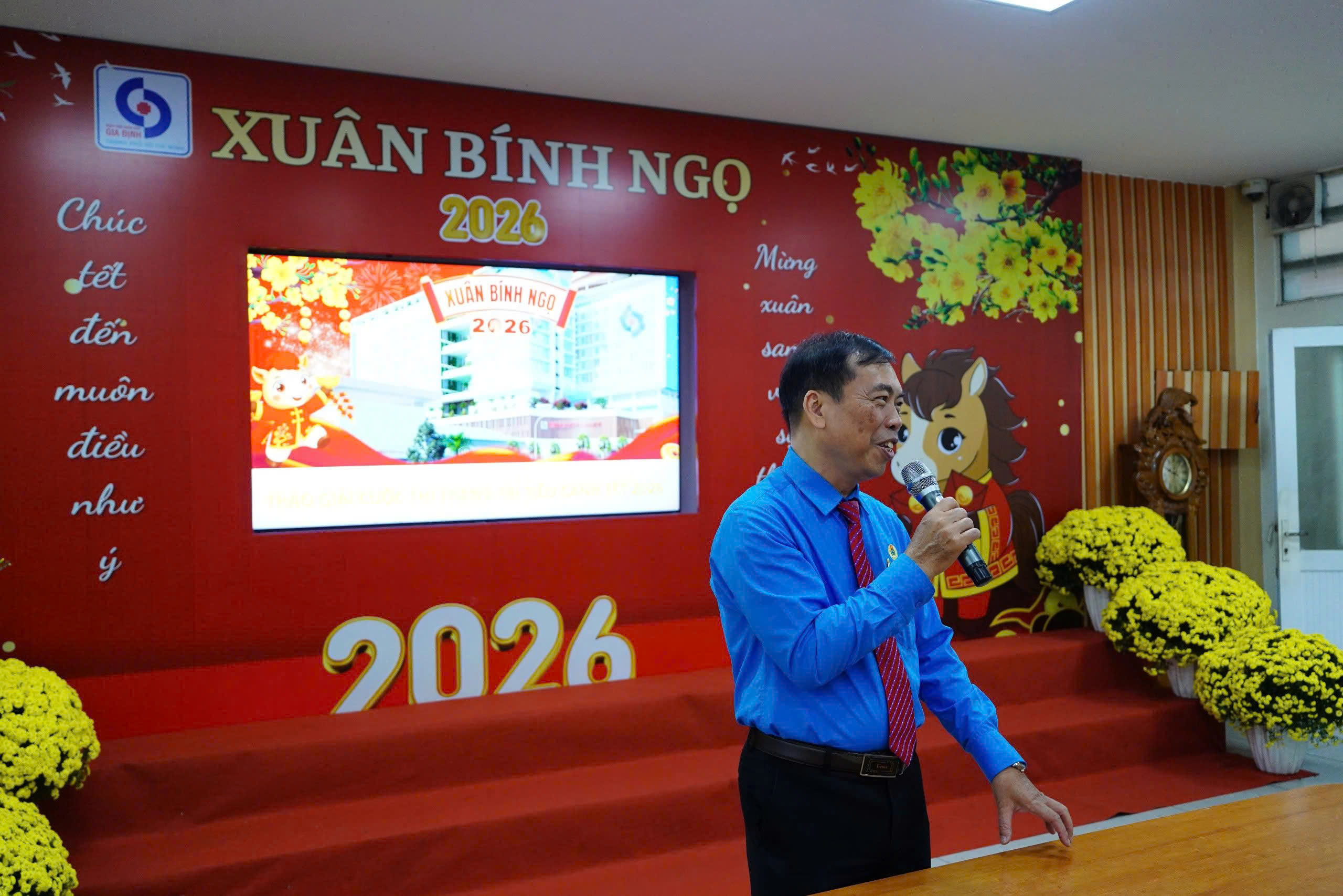 Đo&agrave;n vi&ecirc;n, người lao động Bệnh viện Nh&acirc;n d&acirc;n Gia Định đ&oacute;n Xu&acirc;n an vui - Ảnh 1.