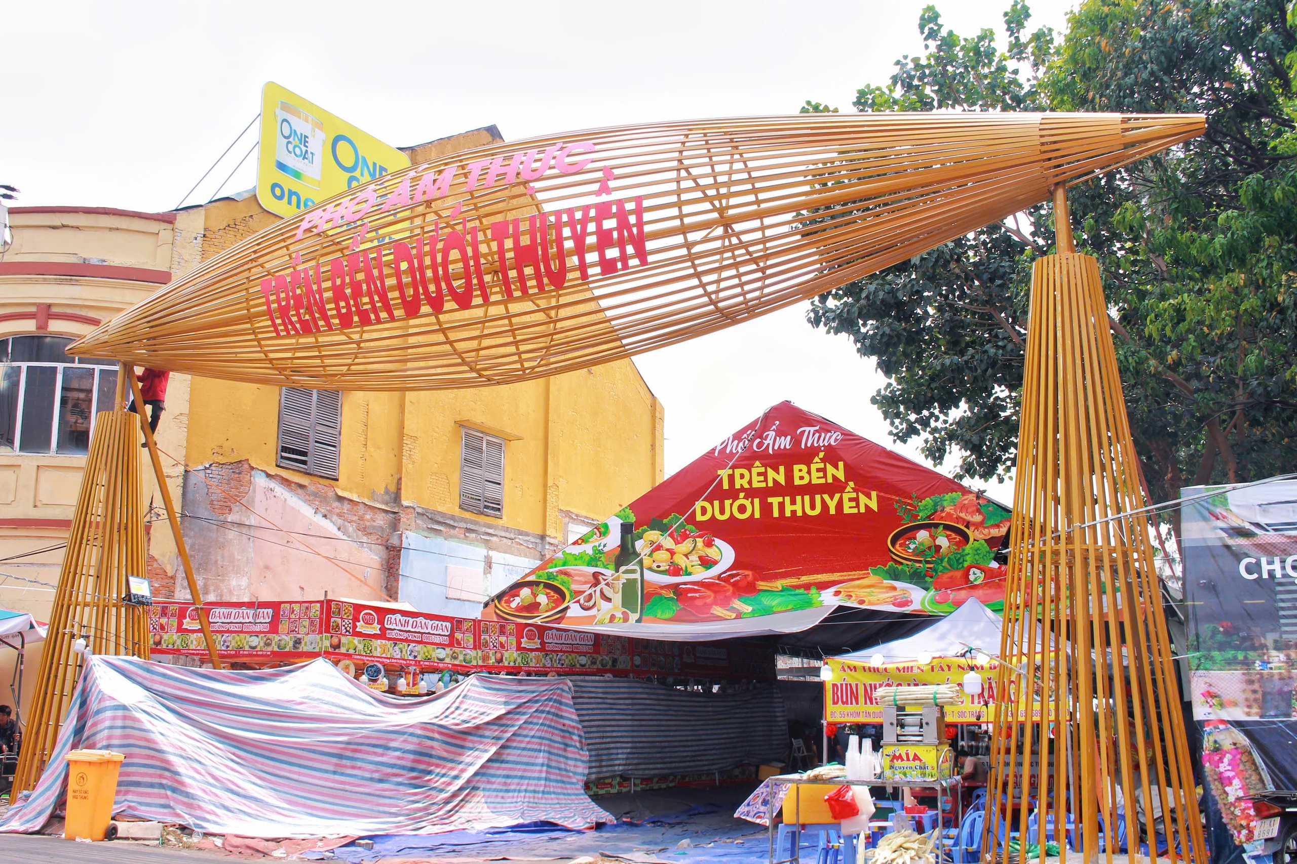 Không khí rộn ràng trước giờ khai mạc Chợ hoa xuân "Trên bến dưới thuyền" - Ảnh 14.