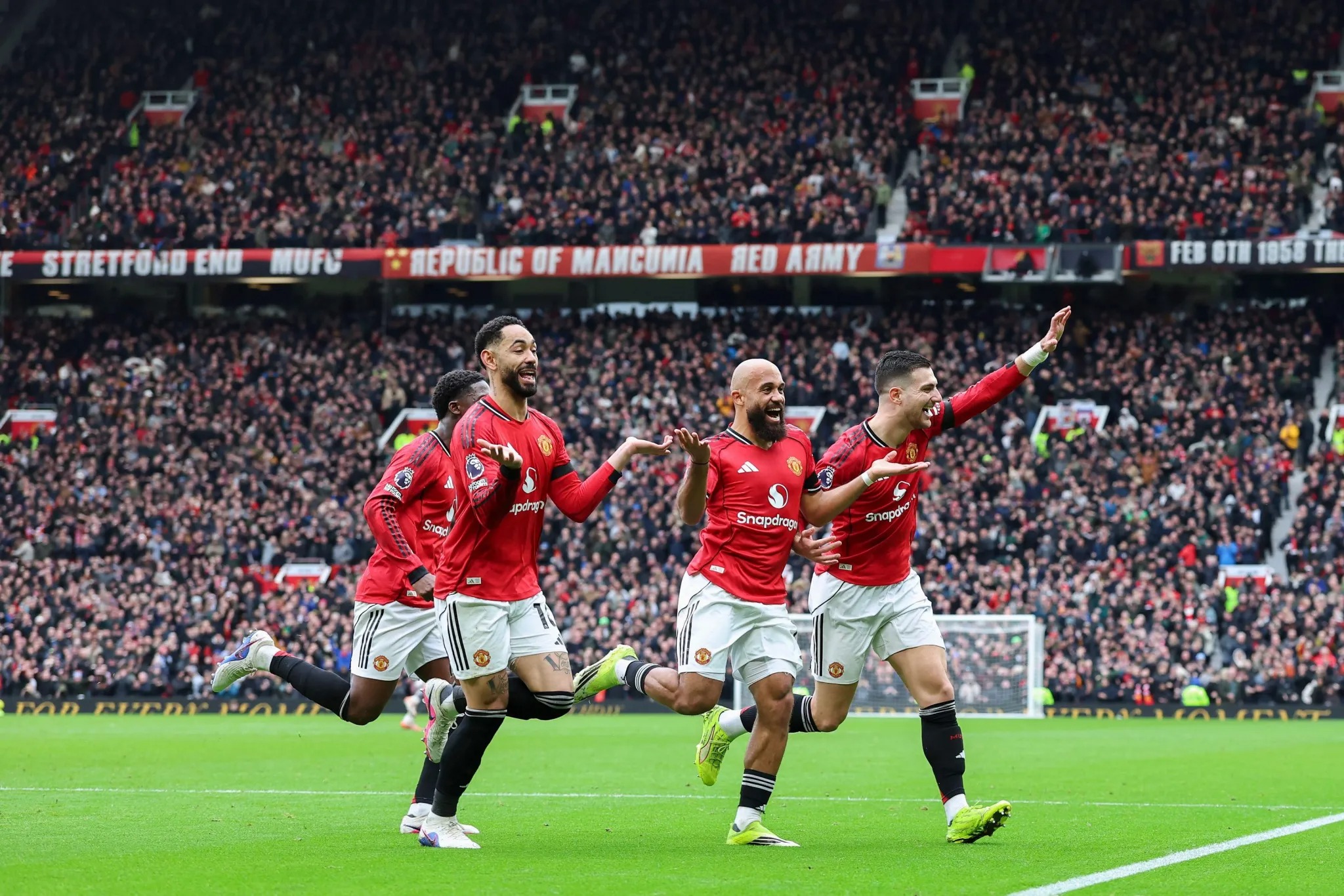 HLV Carrick đ&atilde; vực dậy Man United thế n&agrave;o qua 5 trận đầu ti&ecirc;n? - Ảnh 2.