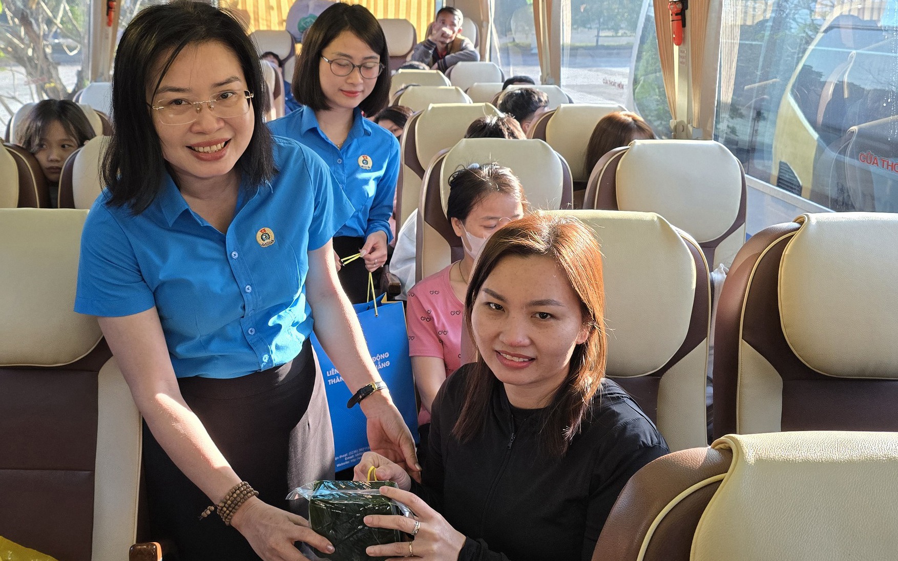 7 giờ sáng, Chuyến xe Công đoàn đưa gần 4.000 công nhân rời Đà Nẵng về quê đón Tết