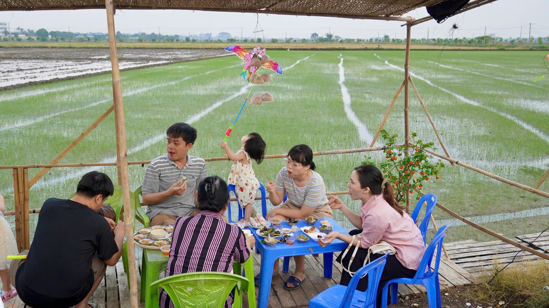 Chợ quê An Nhứt rộn ràng giữa đồng lúa ngày giáp Tết - Ảnh 10.