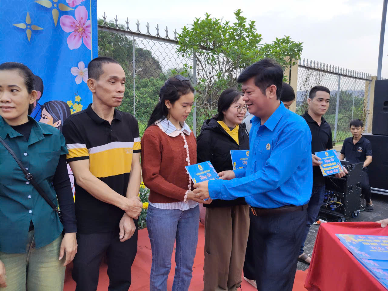 T&acirc;y Ninh: 45 chuyến xe miễn ph&iacute; đưa gần 2.000 người về qu&ecirc; đ&oacute;n Tết - Ảnh 8.