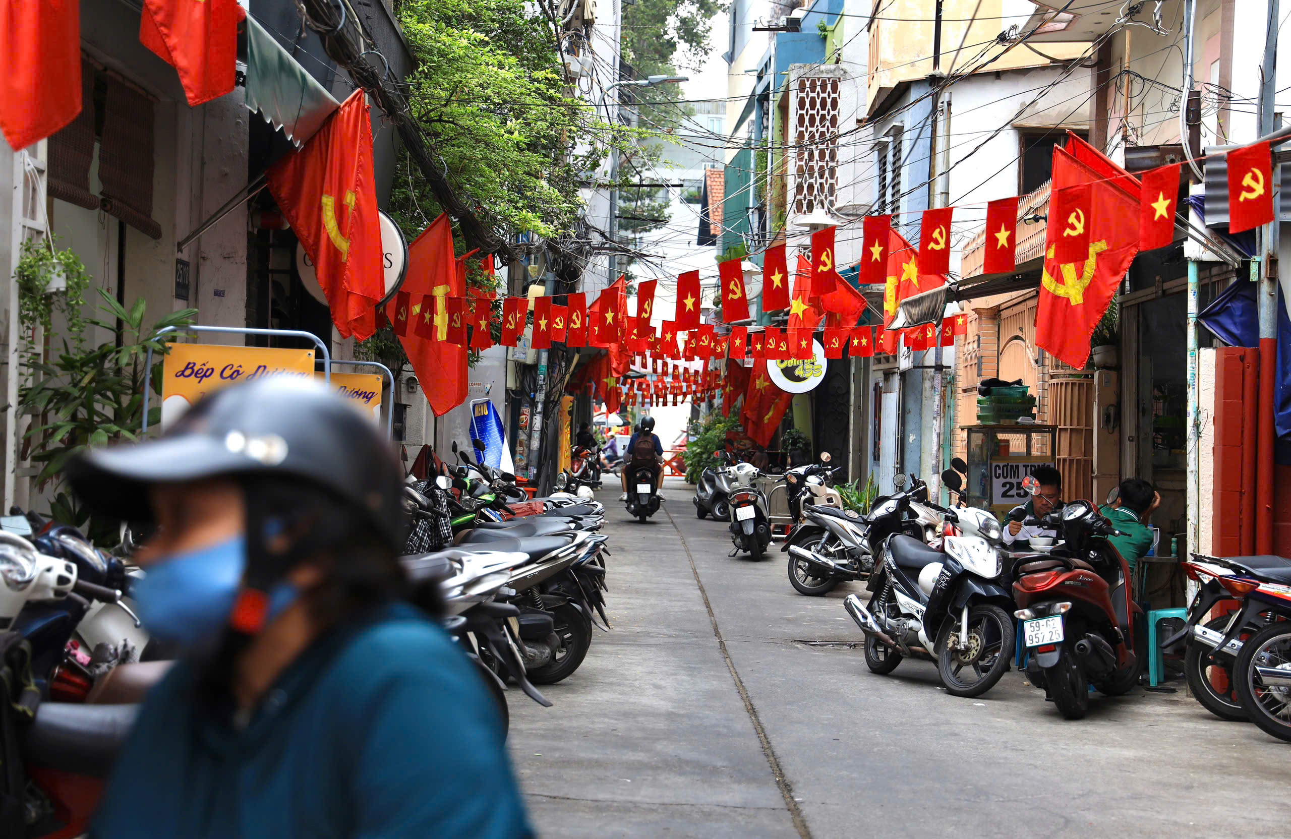 Hơi thở Tết trong hẻm nhỏ tại TPHCM - Ảnh 7.