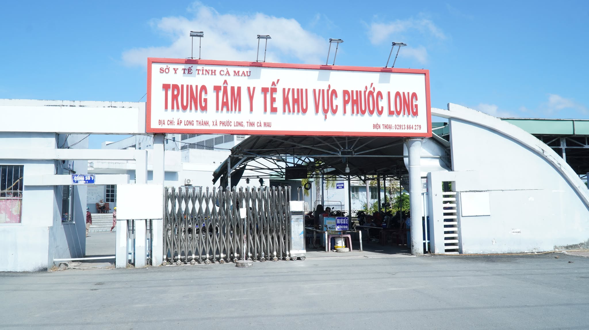 H&agrave;ng trăm nh&acirc;n vi&ecirc;n y tế ở C&agrave; Mau được chi trả tiền nợ lương - Ảnh 1.