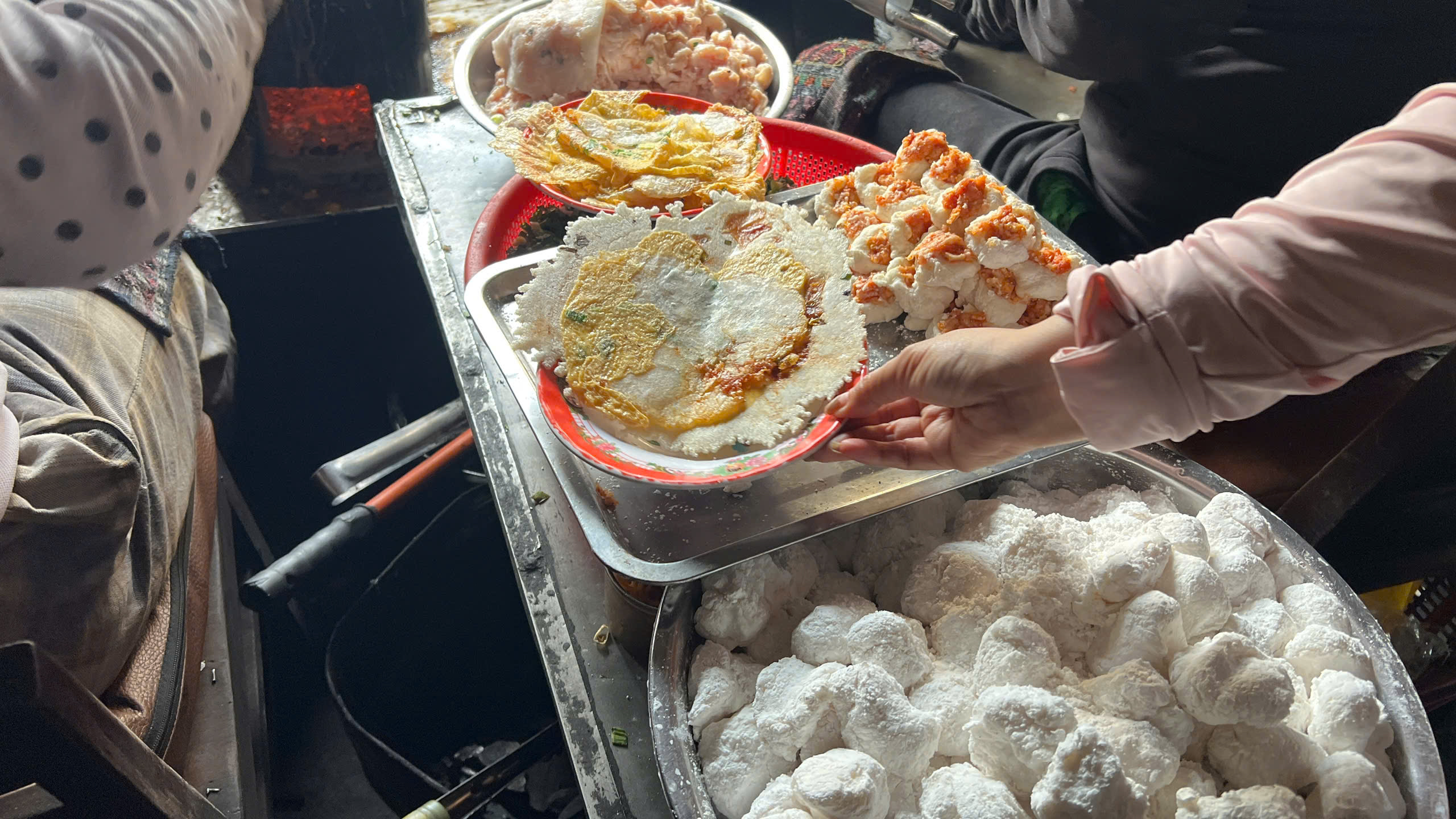 Bánh ép Huế – cơn thèm rất thật của khách phương xa ngày Tết - Ảnh 6.