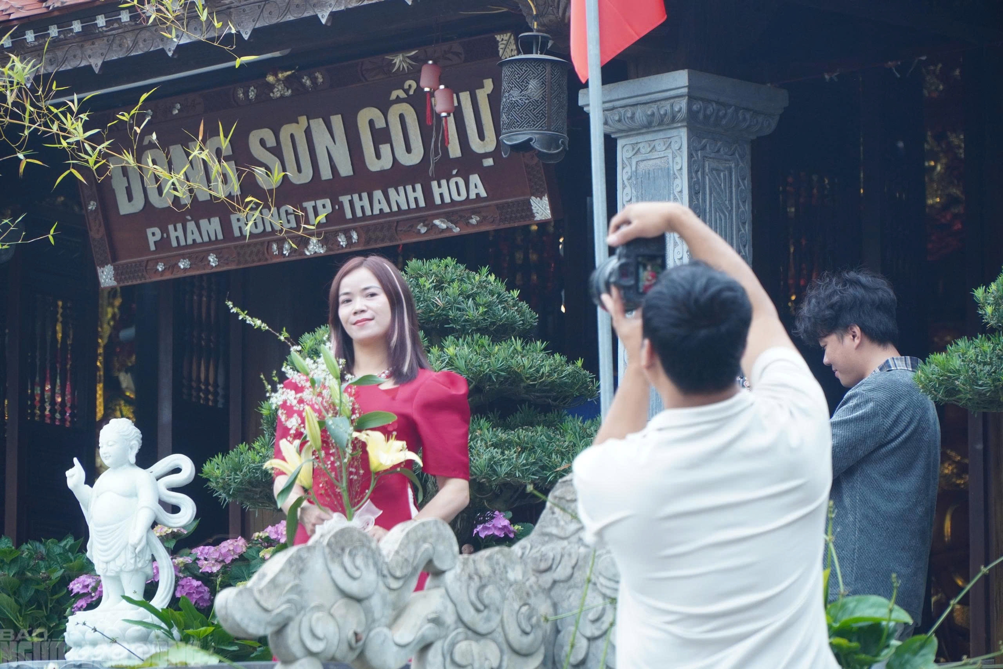 Rủ nhau đi chợ quê ngày Tết ở làng cổ ngàn năm tuổi - Ảnh 16.