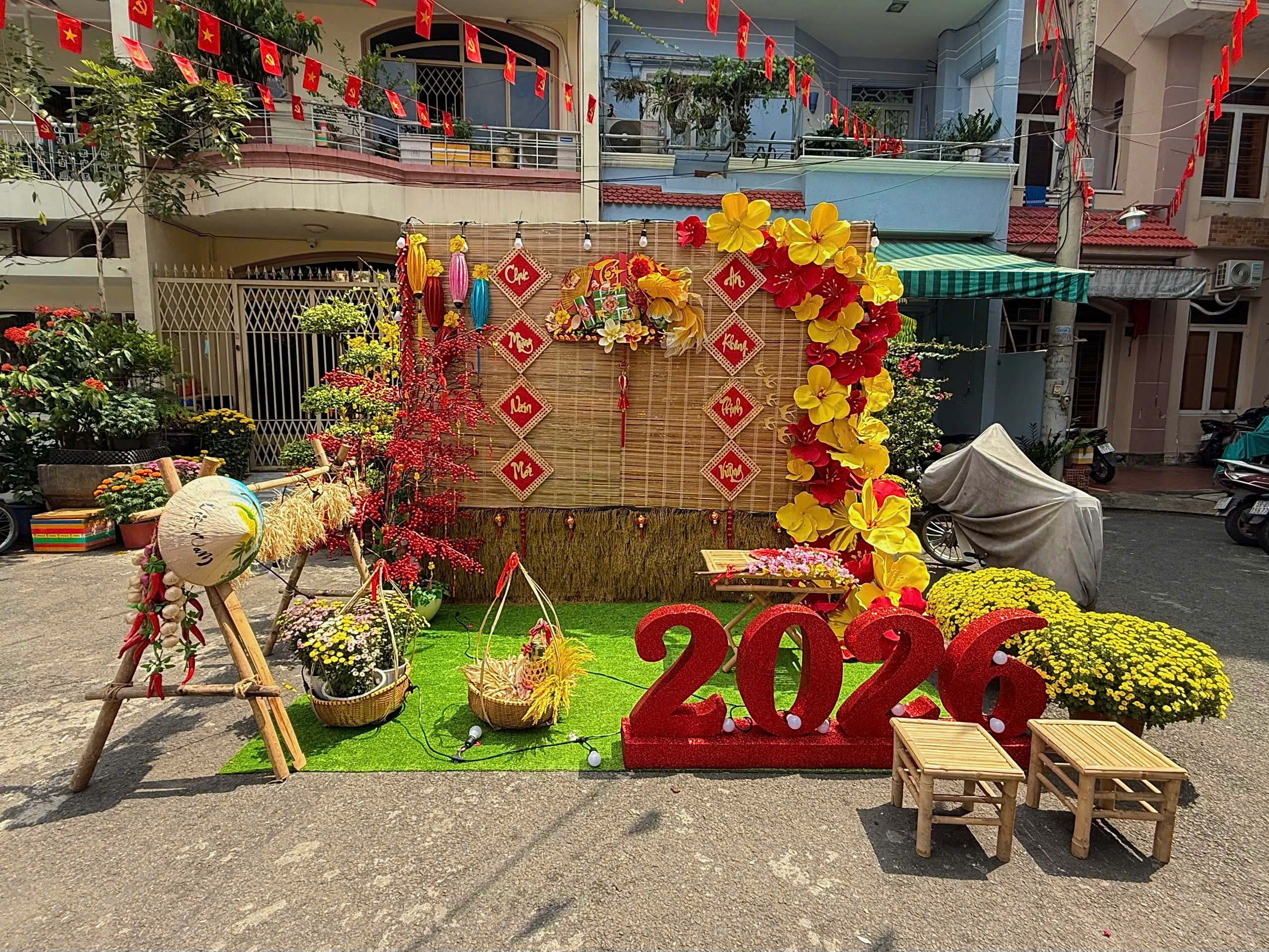 Hơi thở Tết trong hẻm nhỏ tại TPHCM - Ảnh 14.