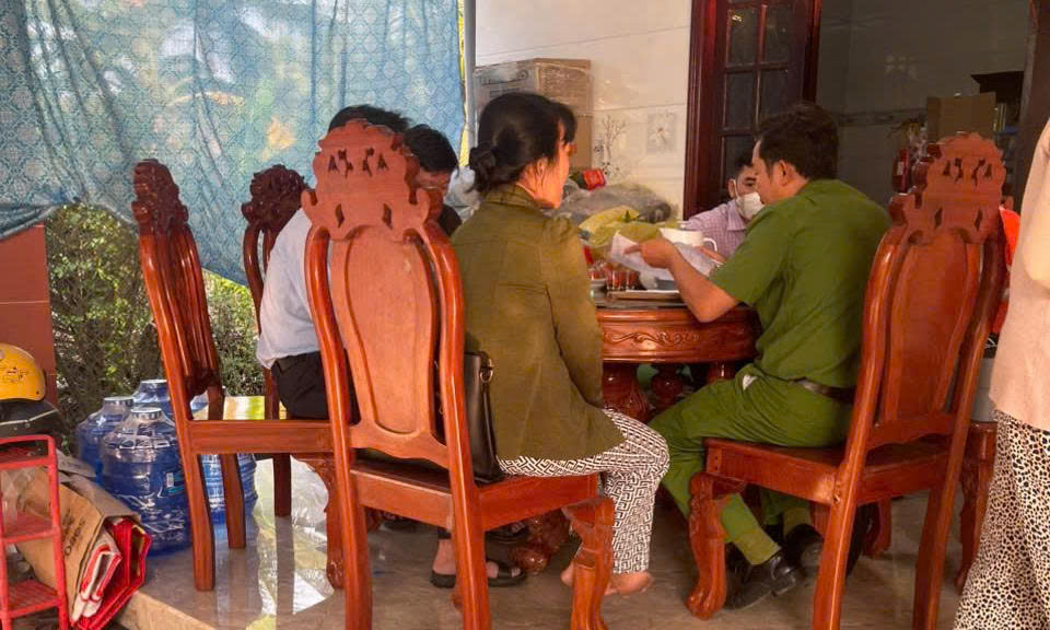 6 Người uống rượu ng&acirc;m ở Đồng Th&aacute;p , 3 ca tử vong do ngộ độc - Ảnh 1.