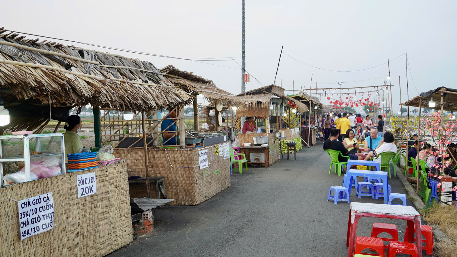 Chợ quê An Nhứt rộn ràng giữa đồng lúa ngày giáp Tết - Ảnh 7.